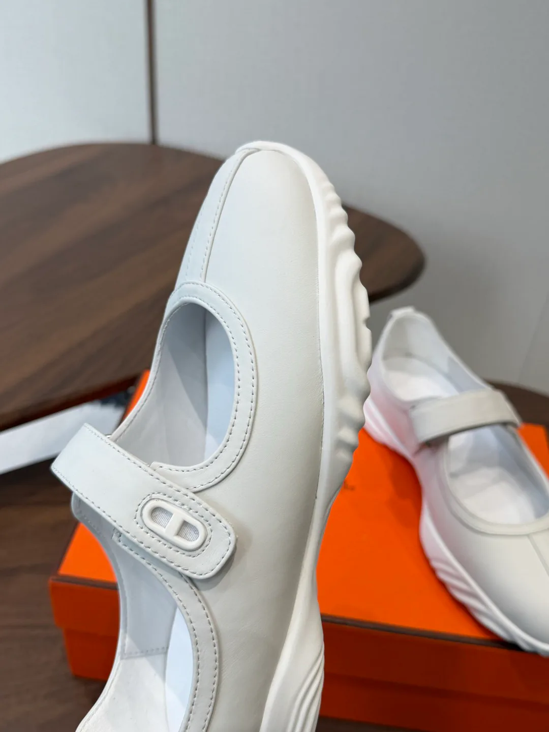 Кроссовки Женские Hermes 18687392