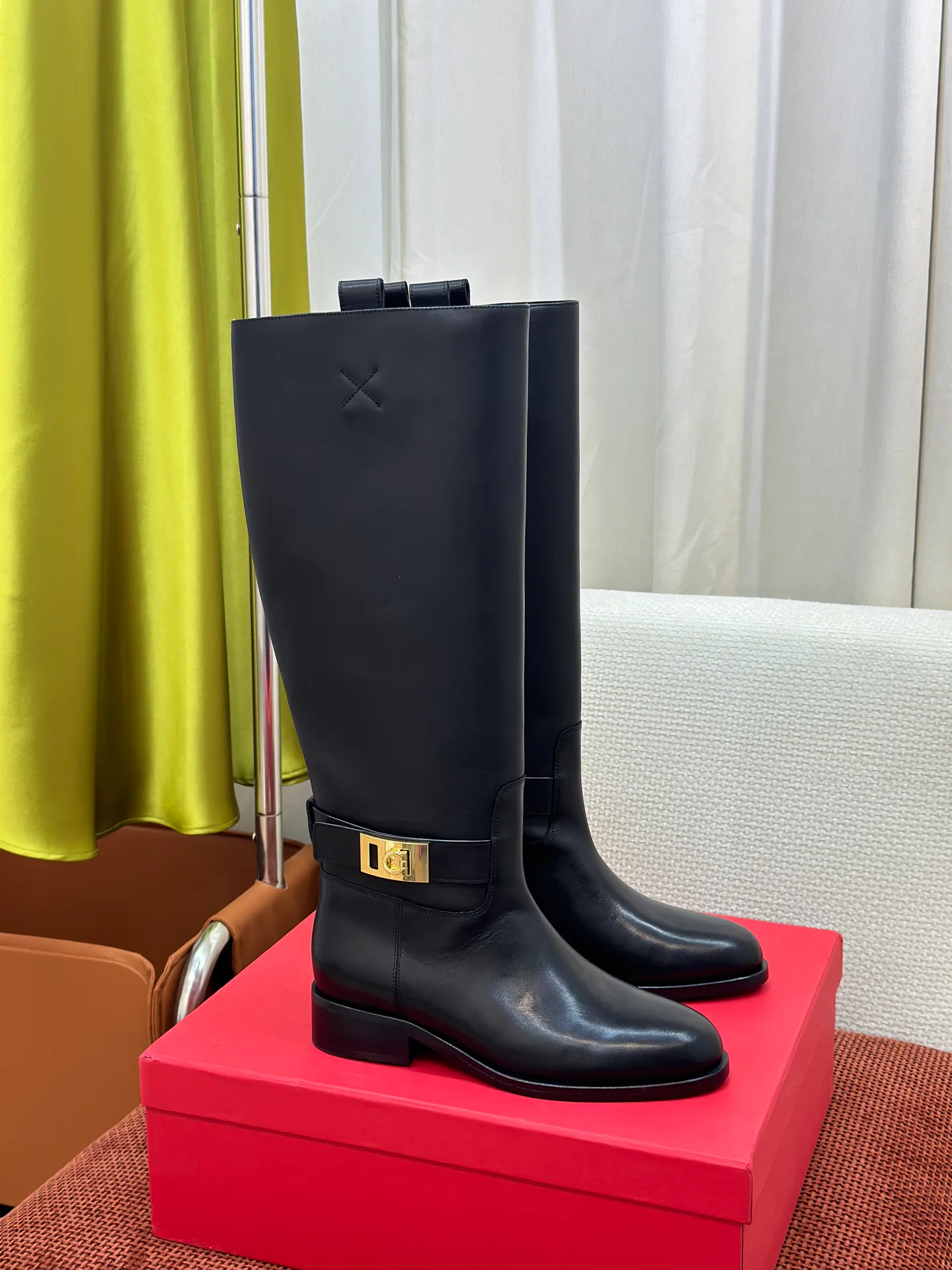 Сапоги Женские Salvatore Ferragamo 18341975