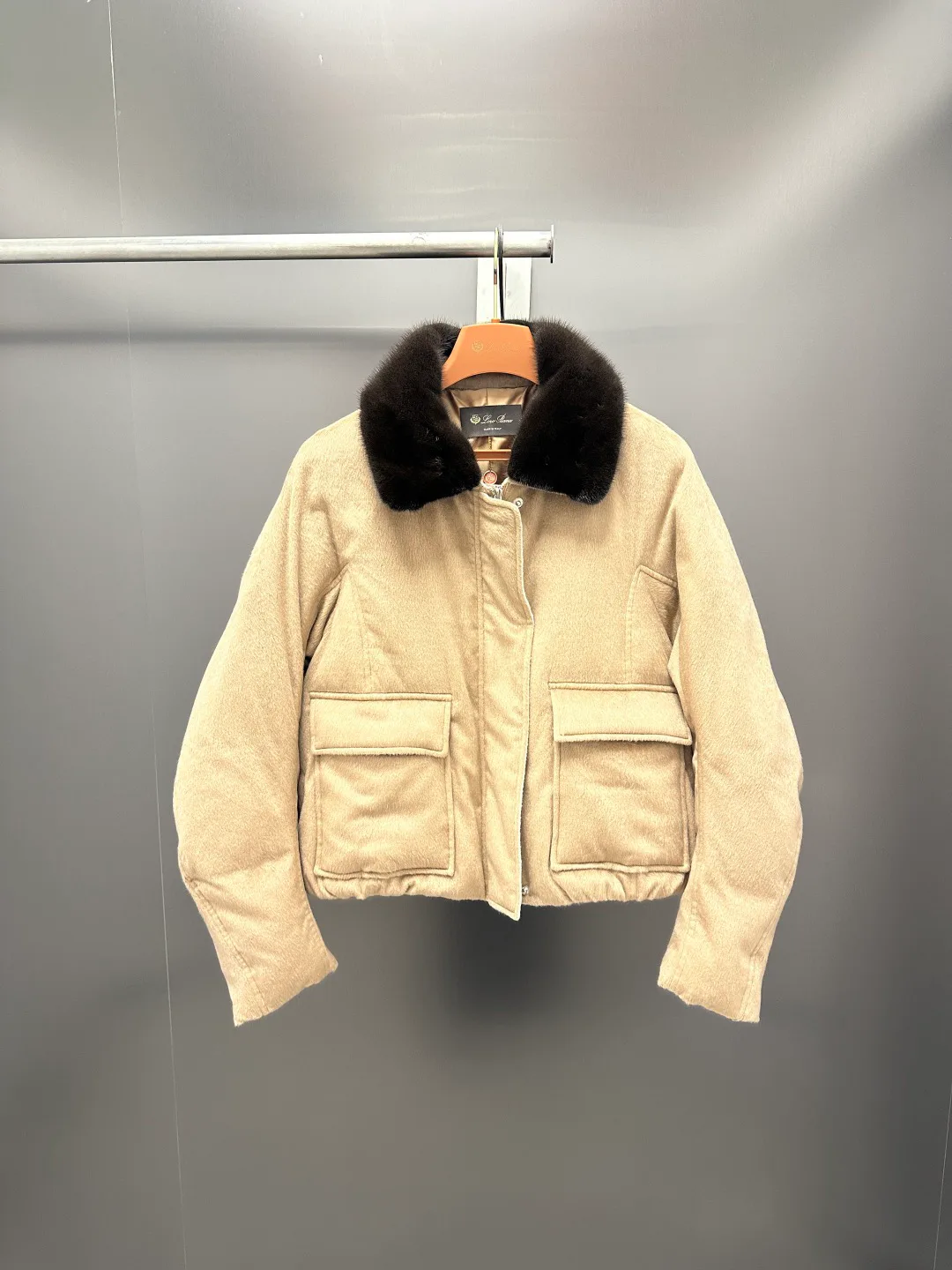 Куртки И Пуховики Женские Loro Piana 18702457