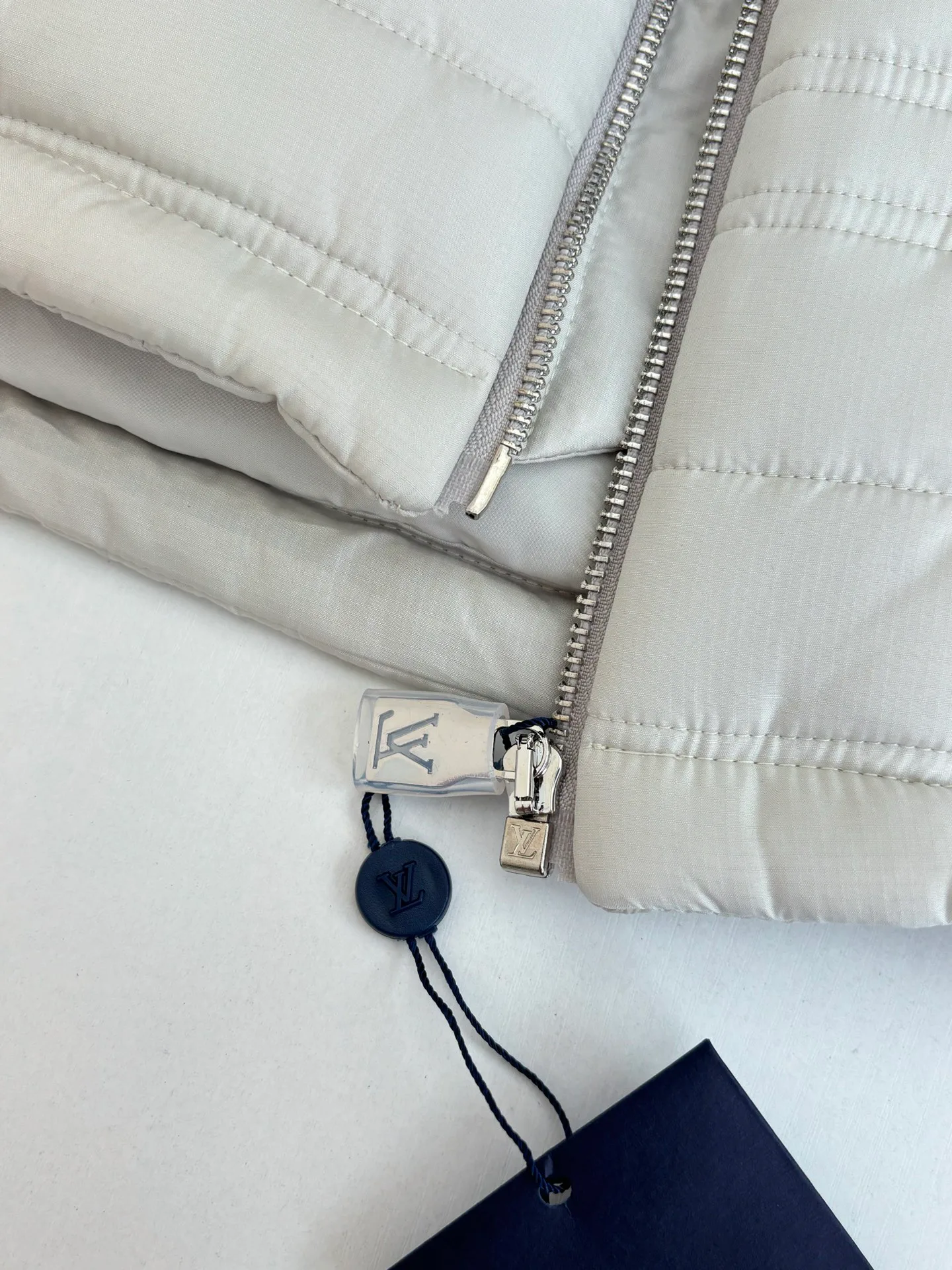 Куртки И Пуховики Женские Louis Vuitton 550304