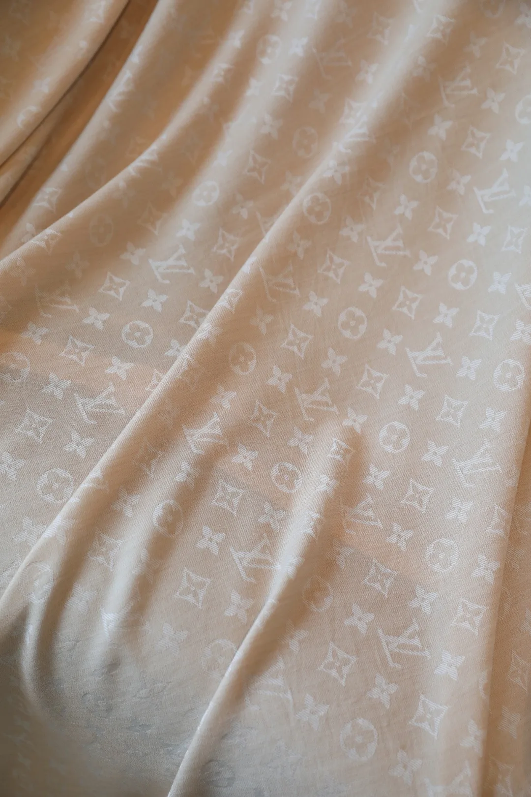 Шарфы Louis Vuitton 18618580