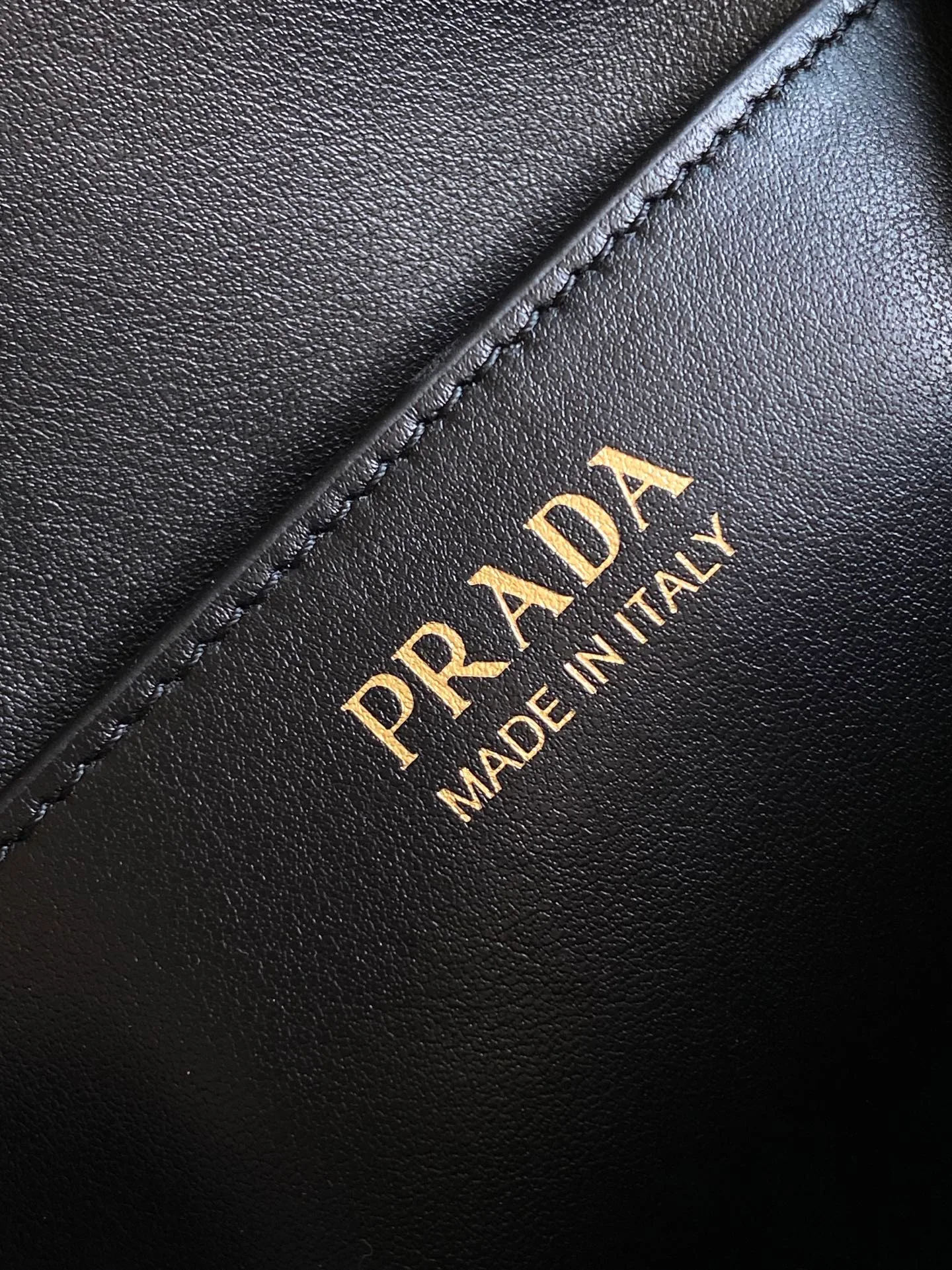 Классические Сумки Женские Prada 13368489