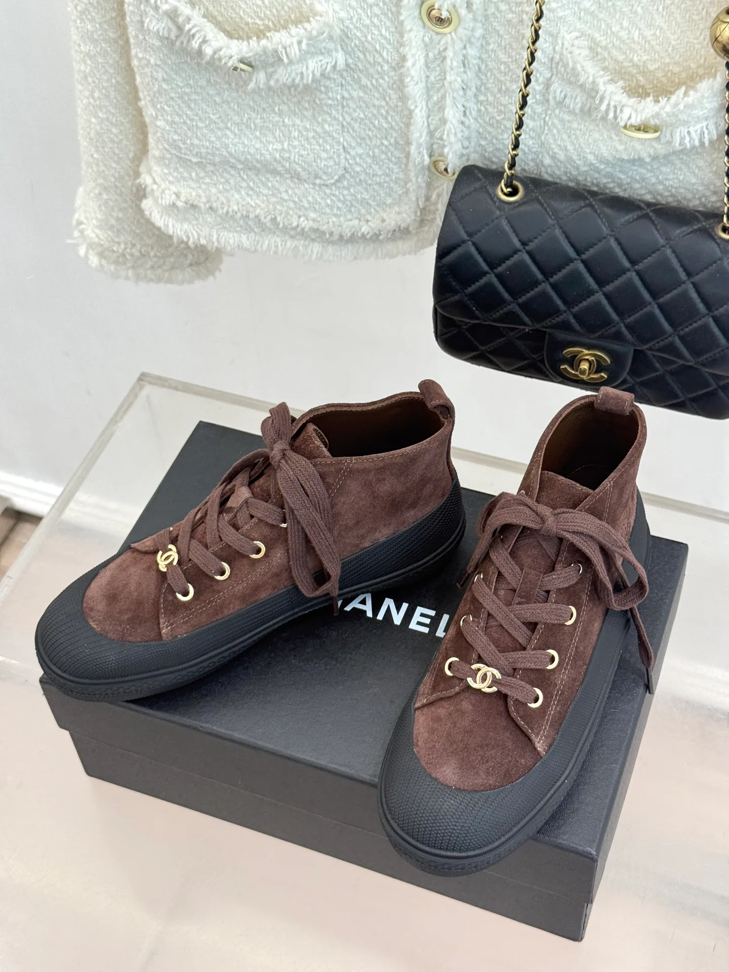 Кроссовки Женские Chanel 18360421
