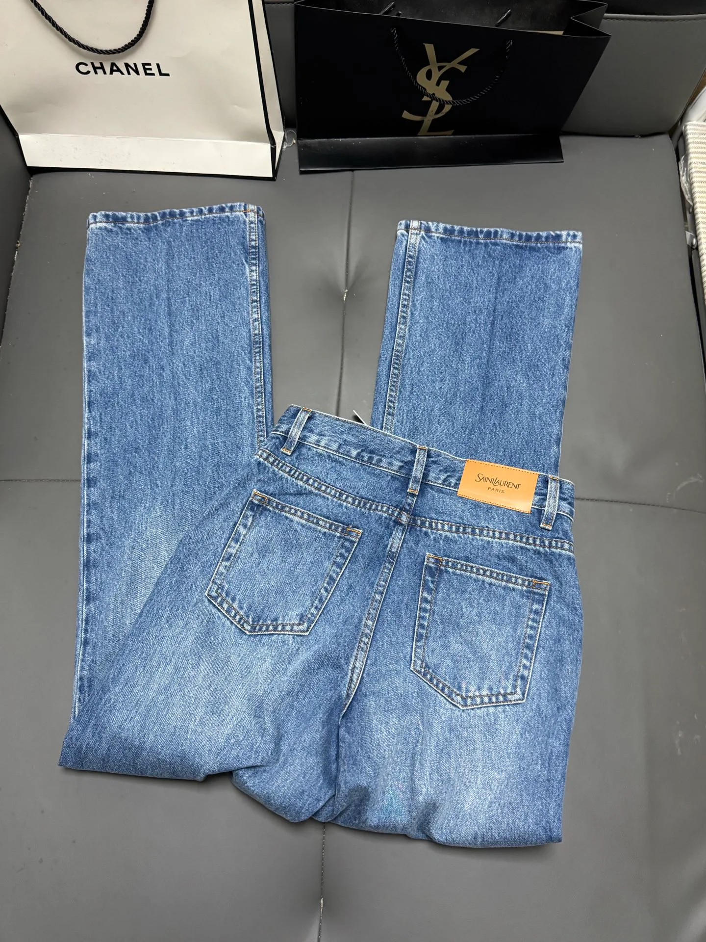 Джинсы Женские Saint Laurent 18174695