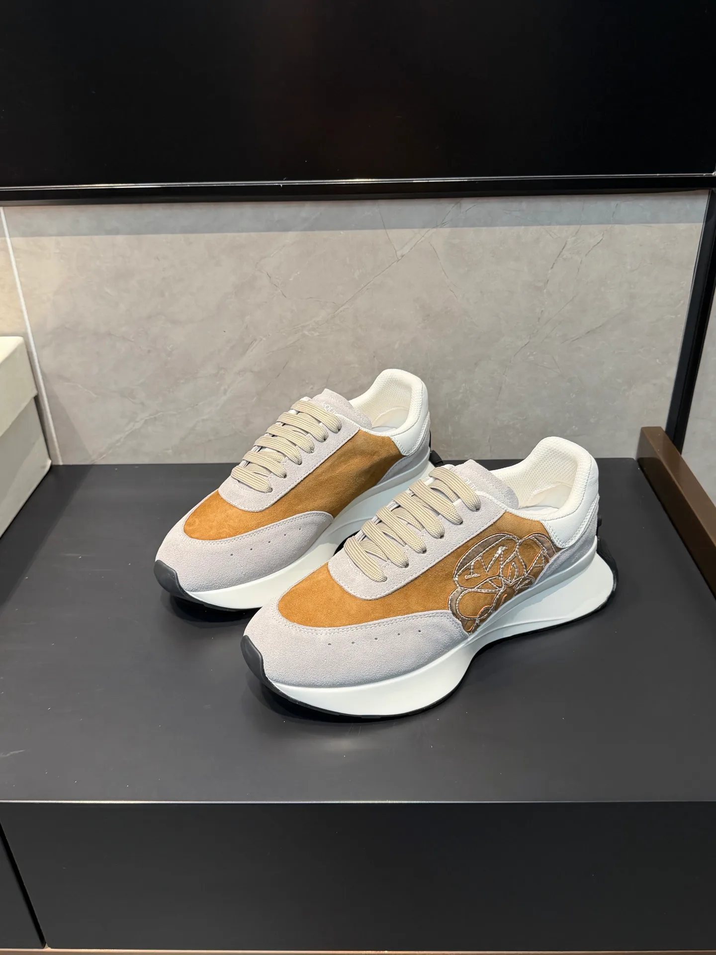 Кроссовки Женские Alexander Mcqueen 18363886