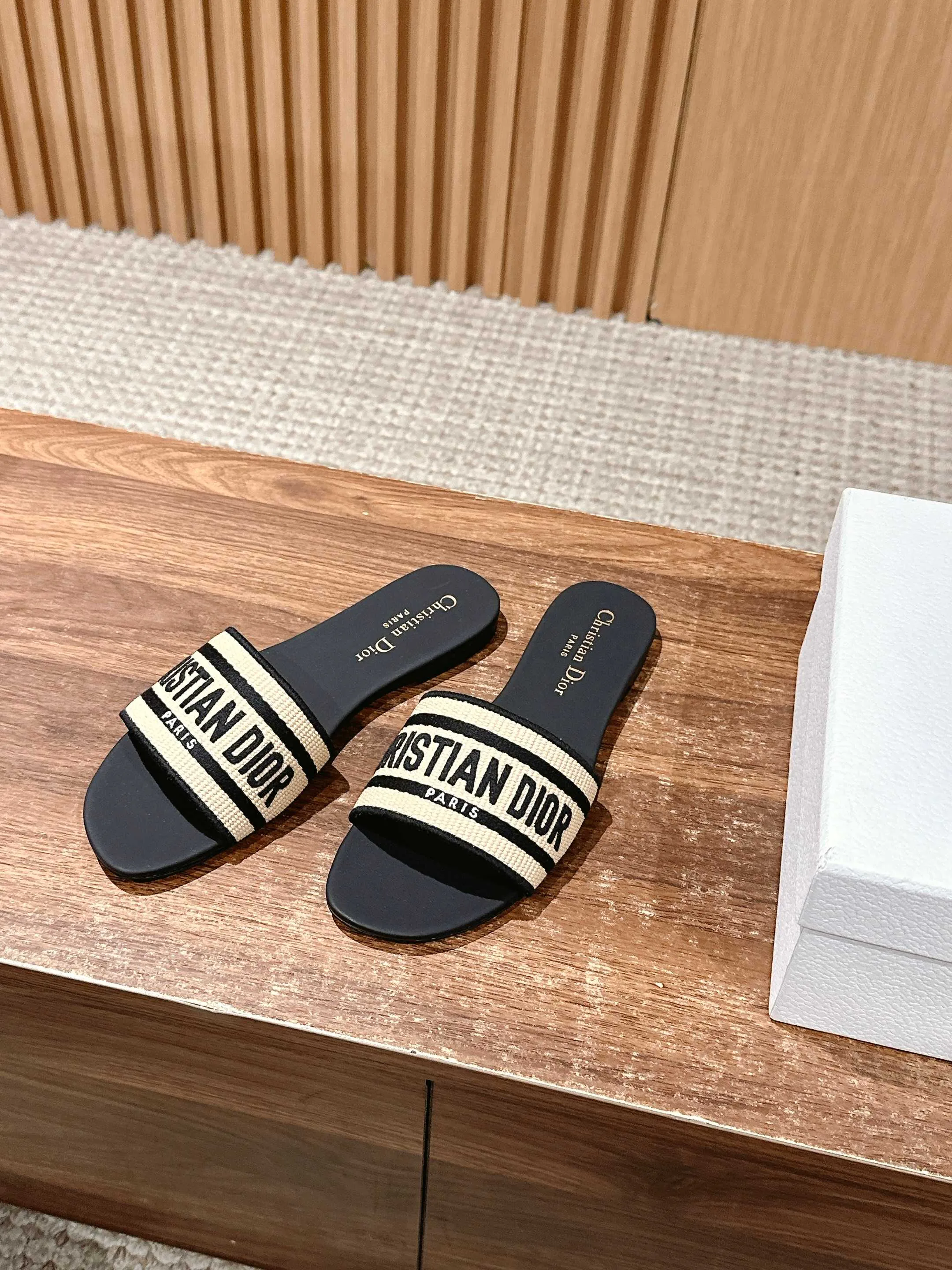 Шлепанцы Женские Christian Dior 11600091