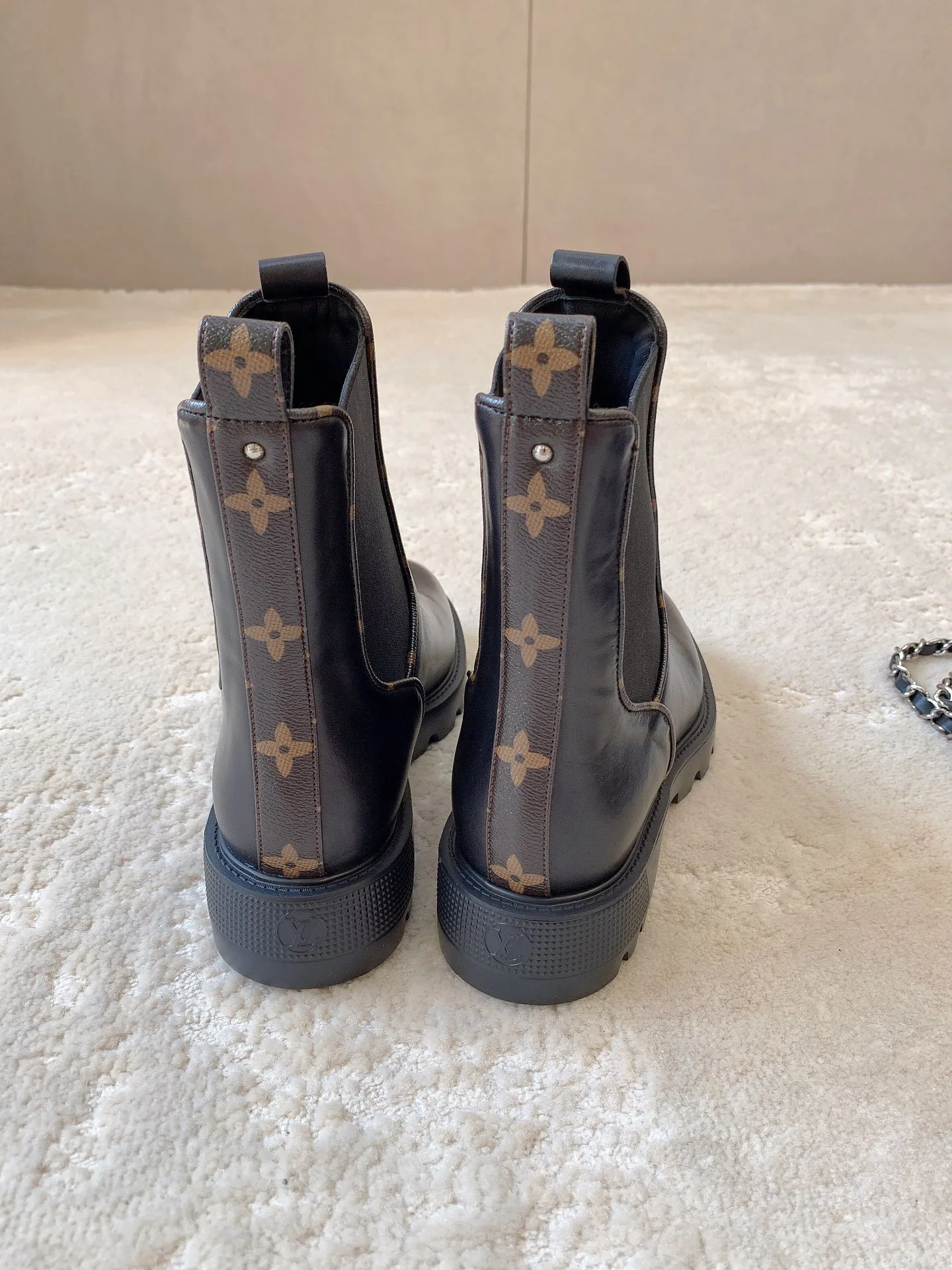 Ботинки Женские Louis Vuitton 18365557