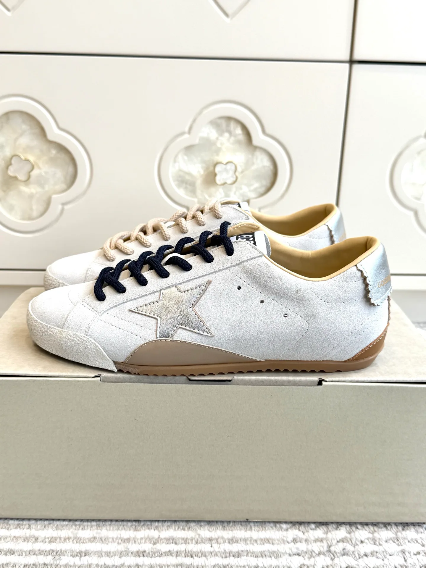 Кроссовки Женские Golden Goose 18360511