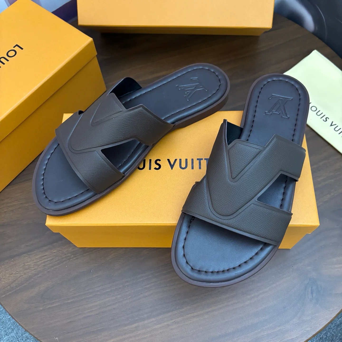 Шлепанцы Мужские Louis Vuitton 18103223