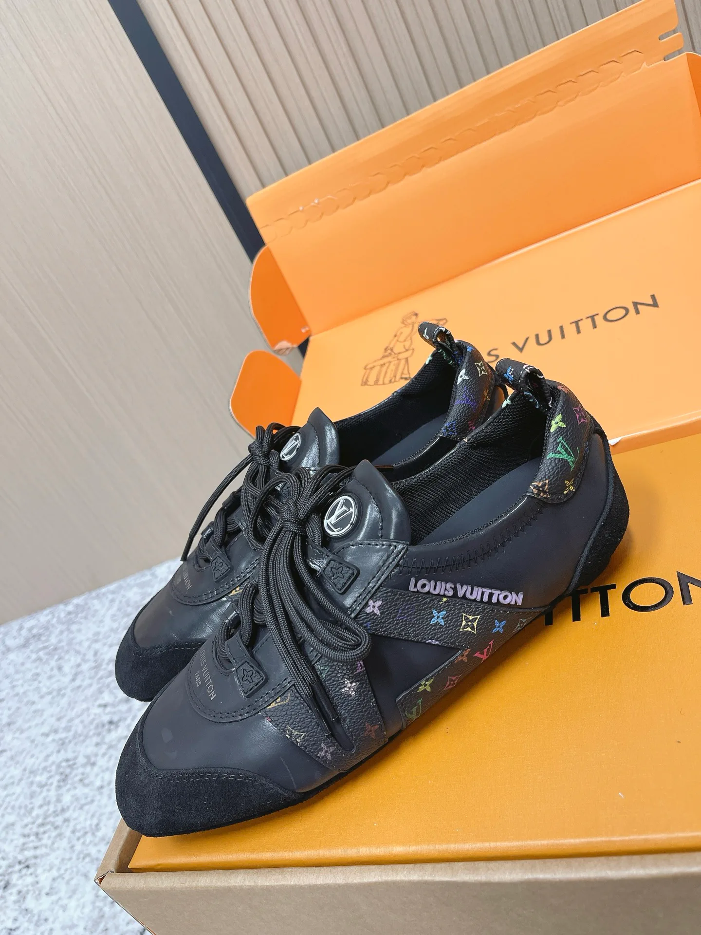 Кроссовки Женские Louis Vuitton 1958755