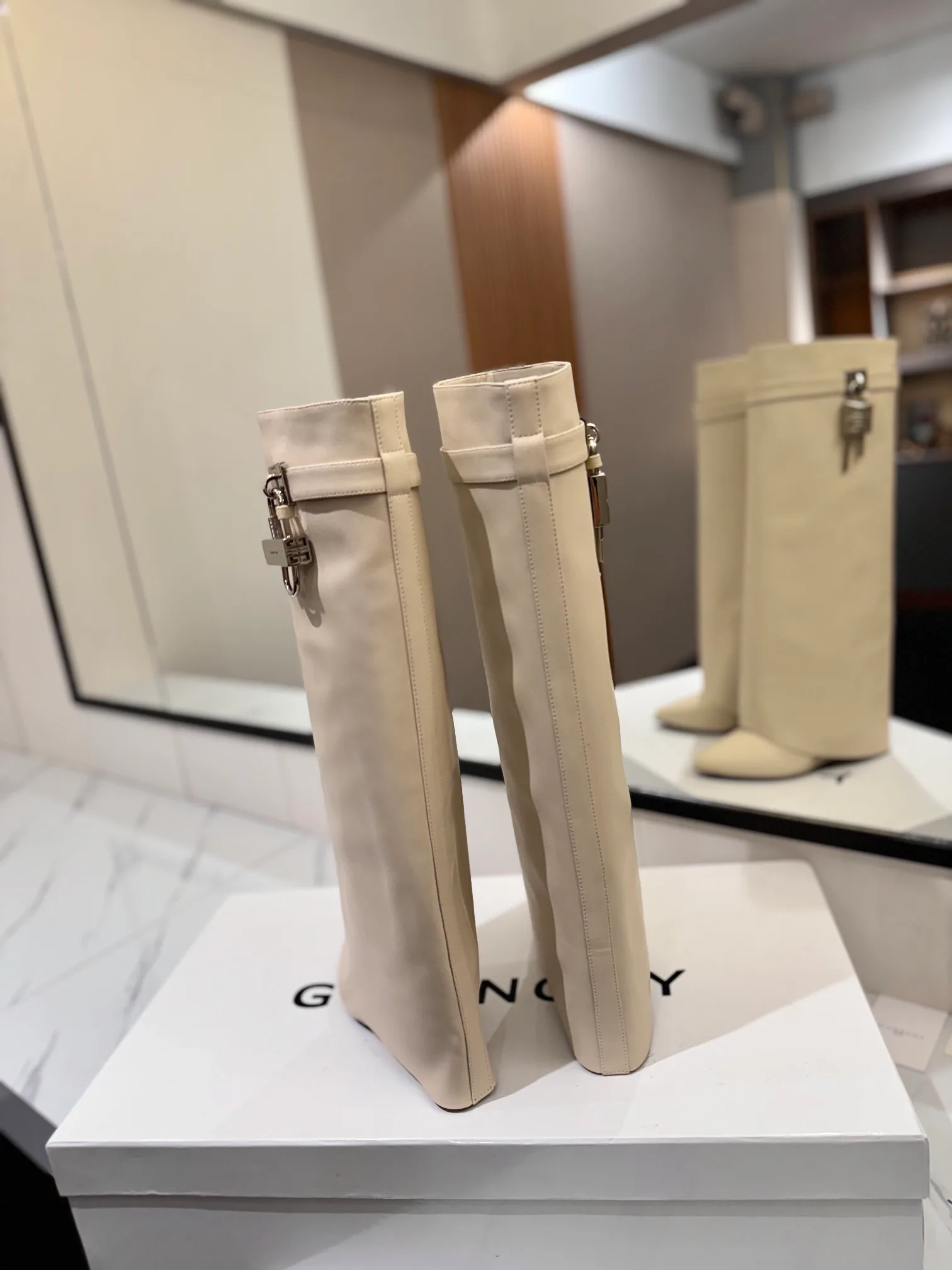 Сапоги Женские Givenchy 18872945