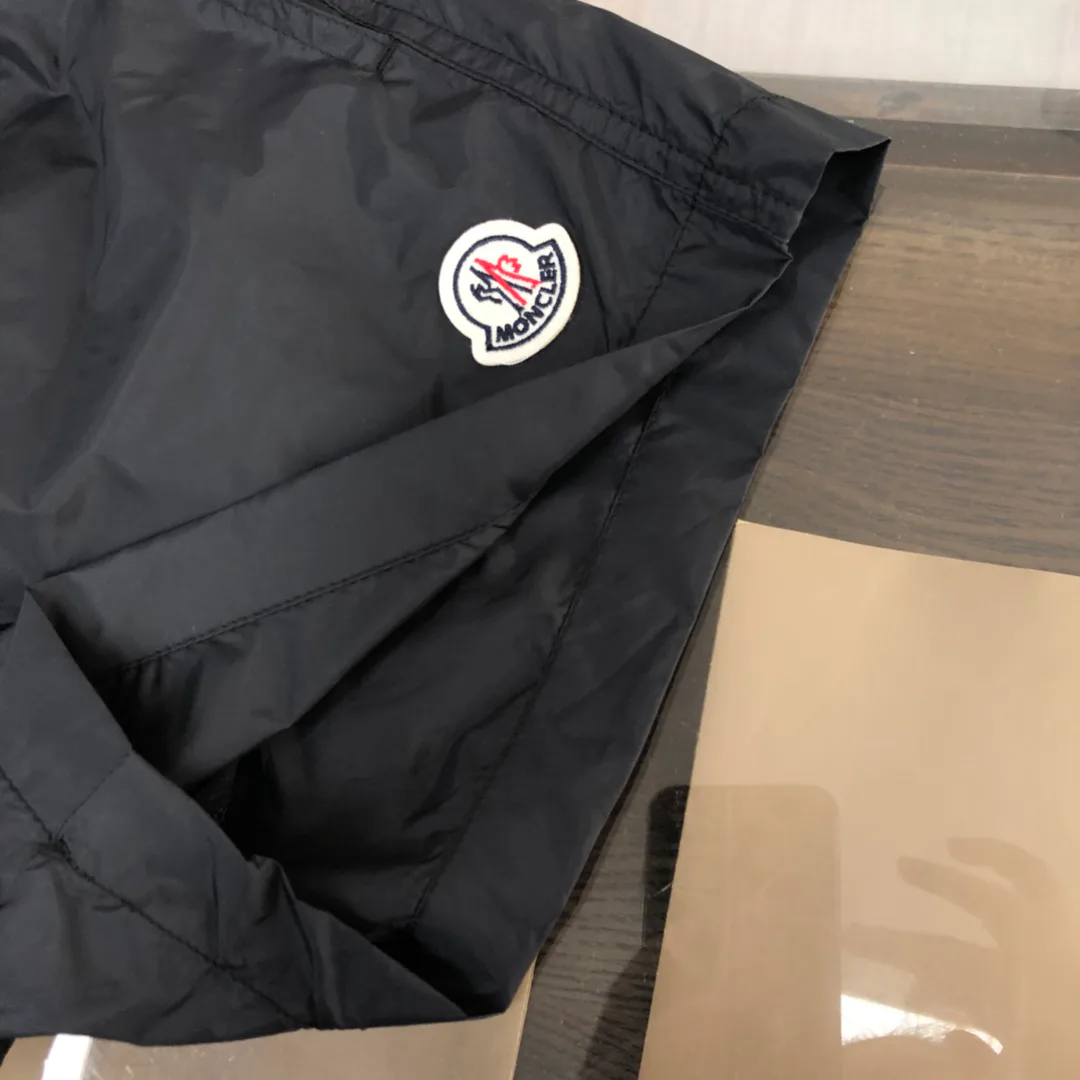 Шорты Мужские Moncler 11239100