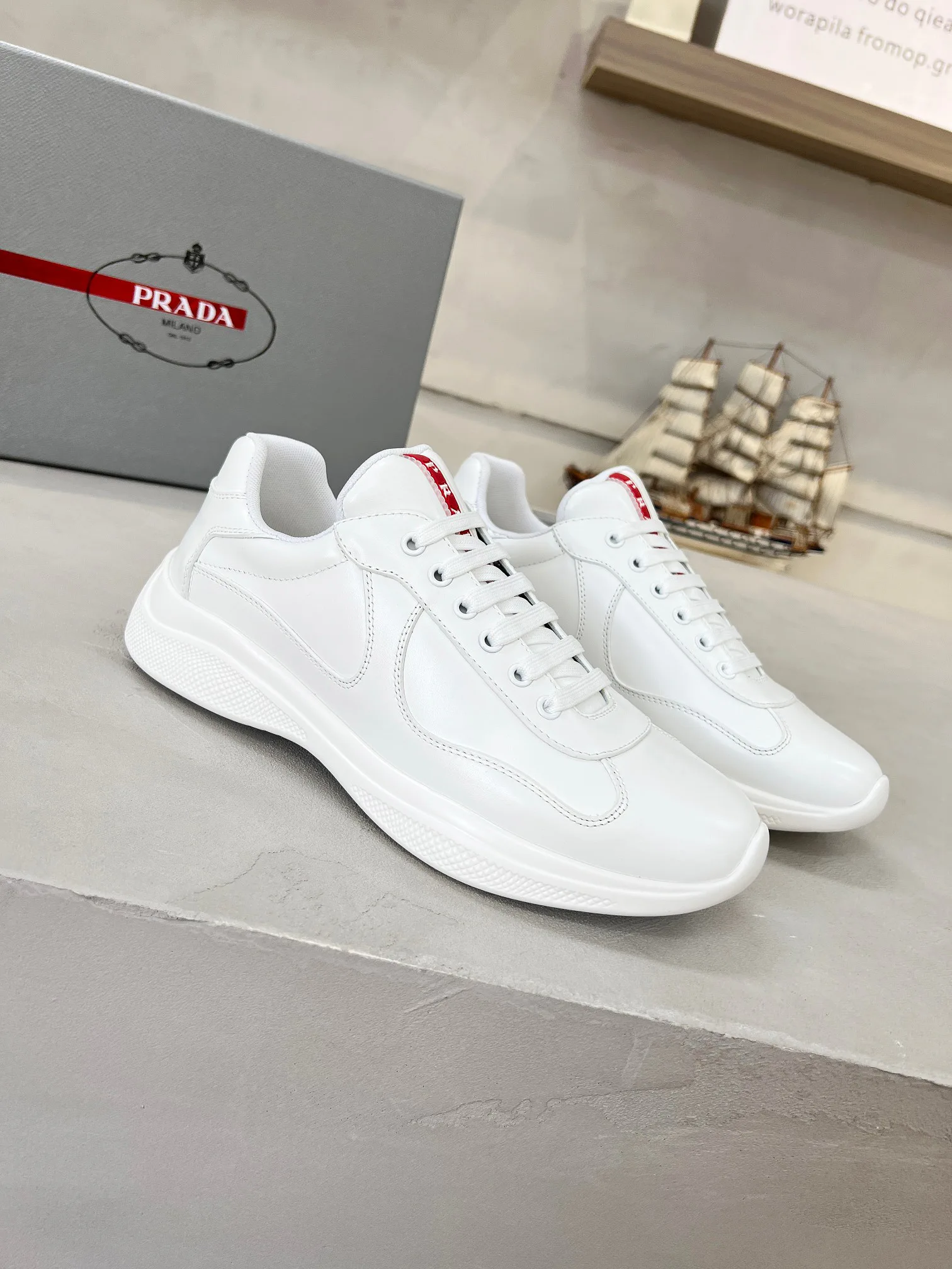 Кроссовки Женские Prada 17704052