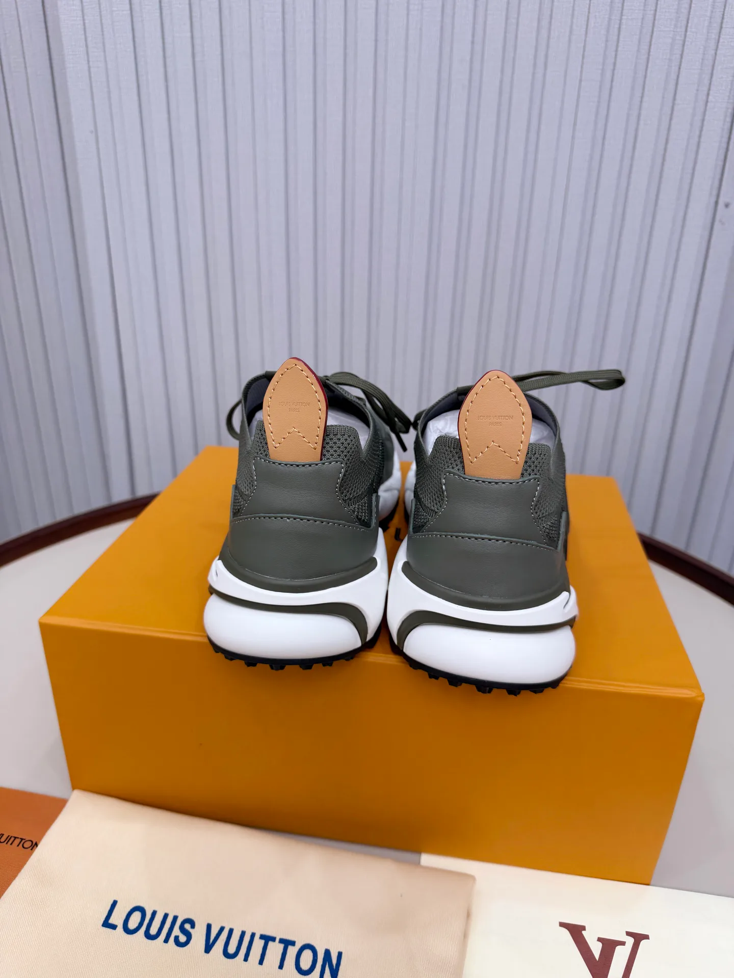 Кроссовки Мужские Louis Vuitton 1986121