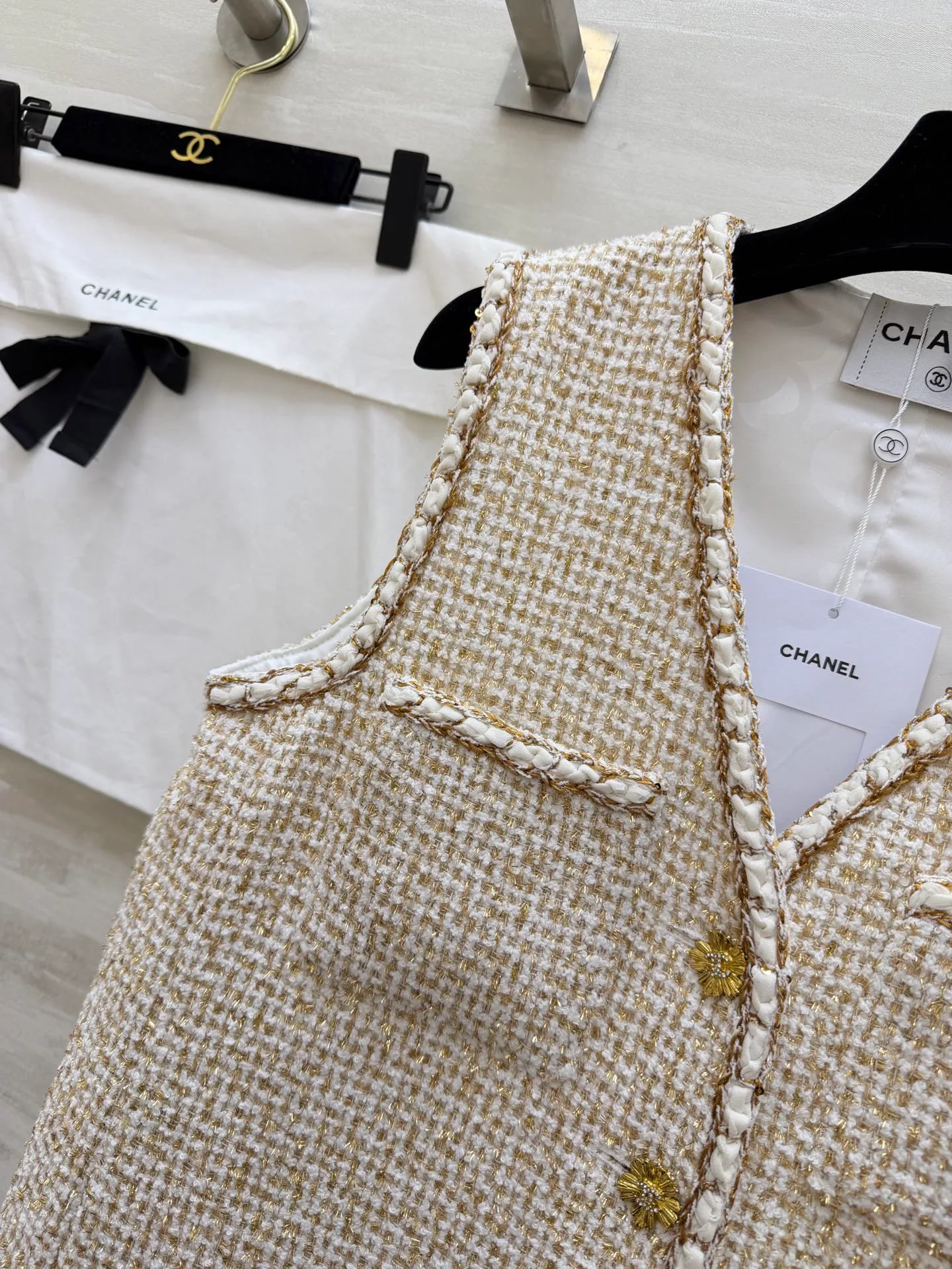 Жилеты Женские Chanel 10117600
