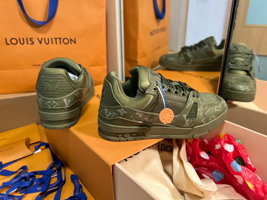 Кроссовки Женские Louis Vuitton 1880929