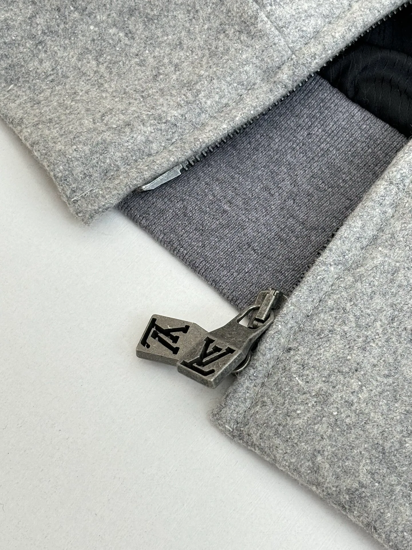 Куртки И Пуховики Женские Louis Vuitton 835560