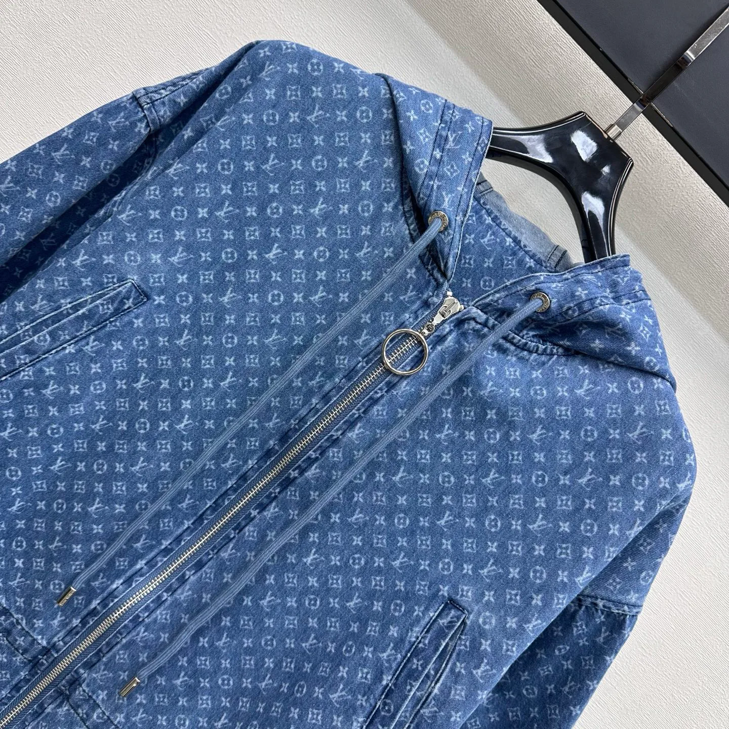 Куртки И Пуховики Женские Louis Vuitton 17392650