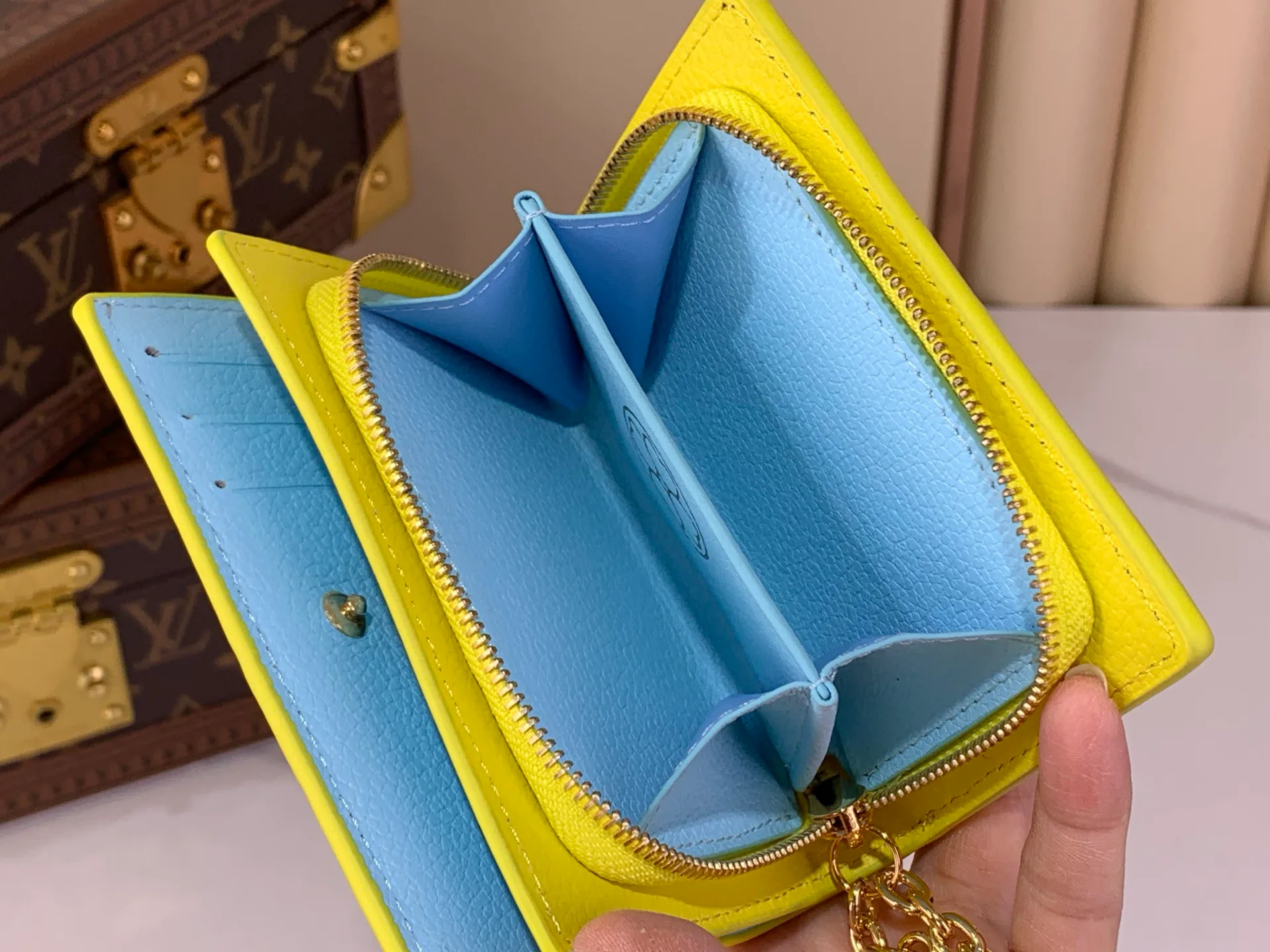 Клатчи Женские Louis Vuitton 13455883