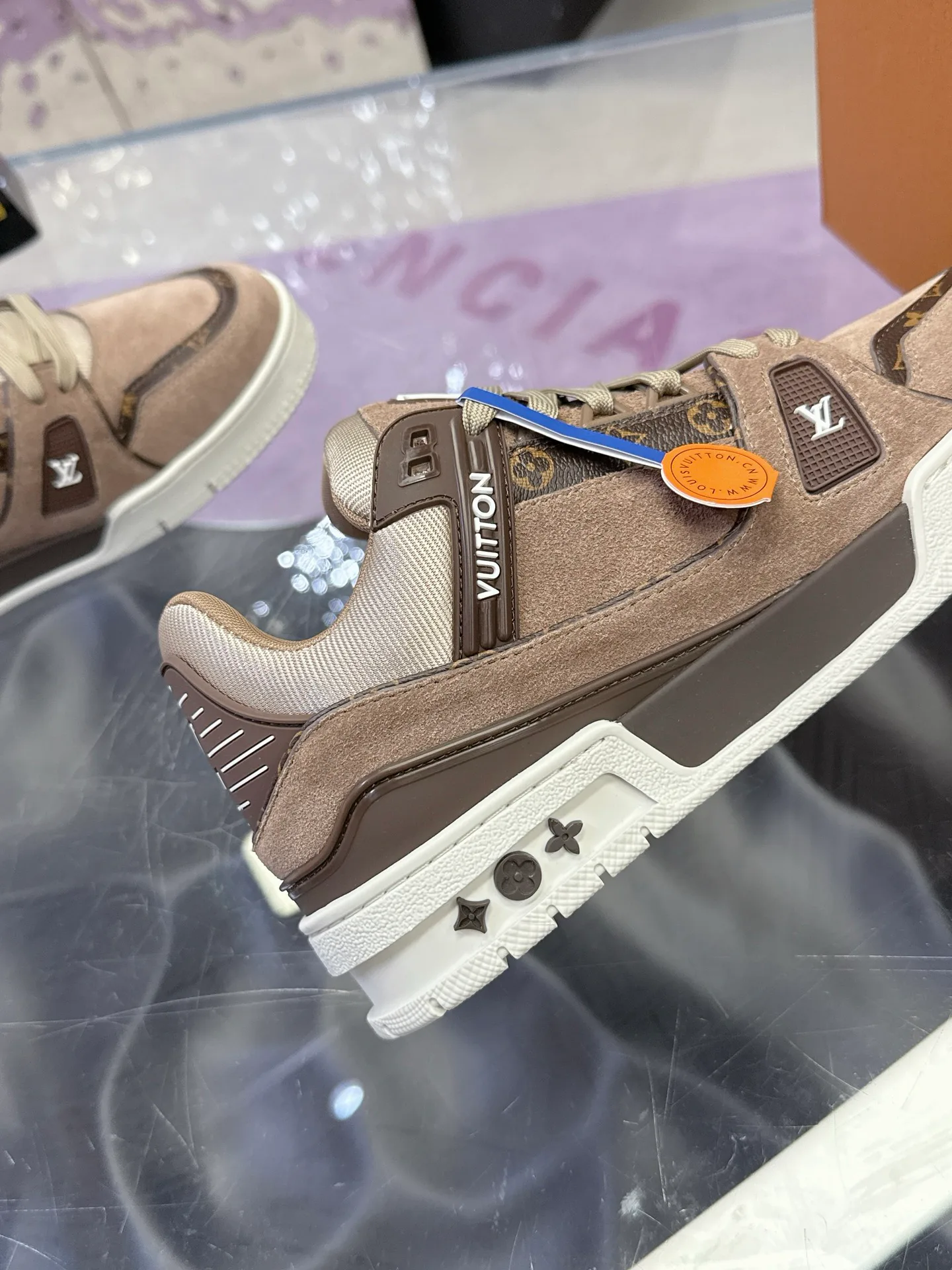 Кроссовки Женские Louis Vuitton 17530416