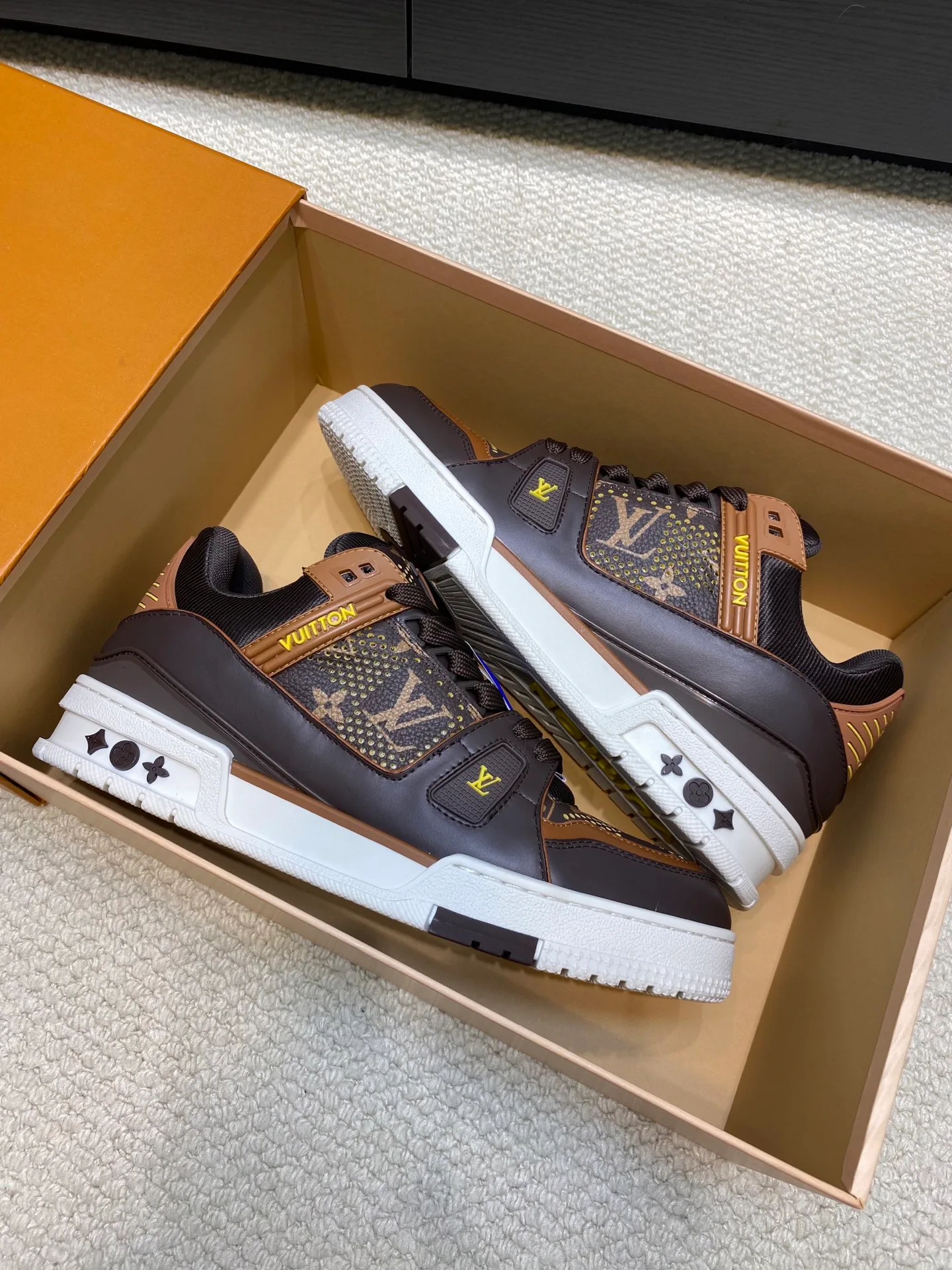 Кроссовки Женские Louis Vuitton 17969022