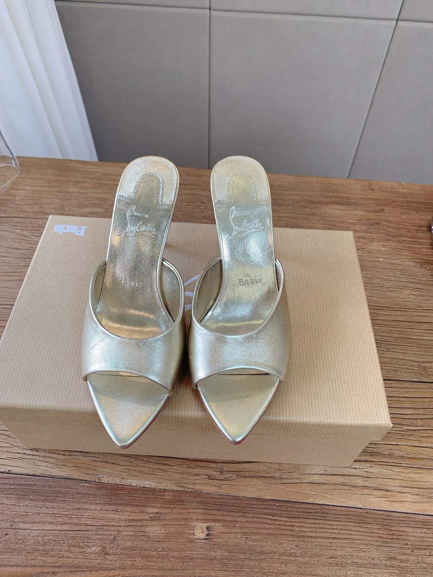Туфли Женские Christian Louboutin 19673376