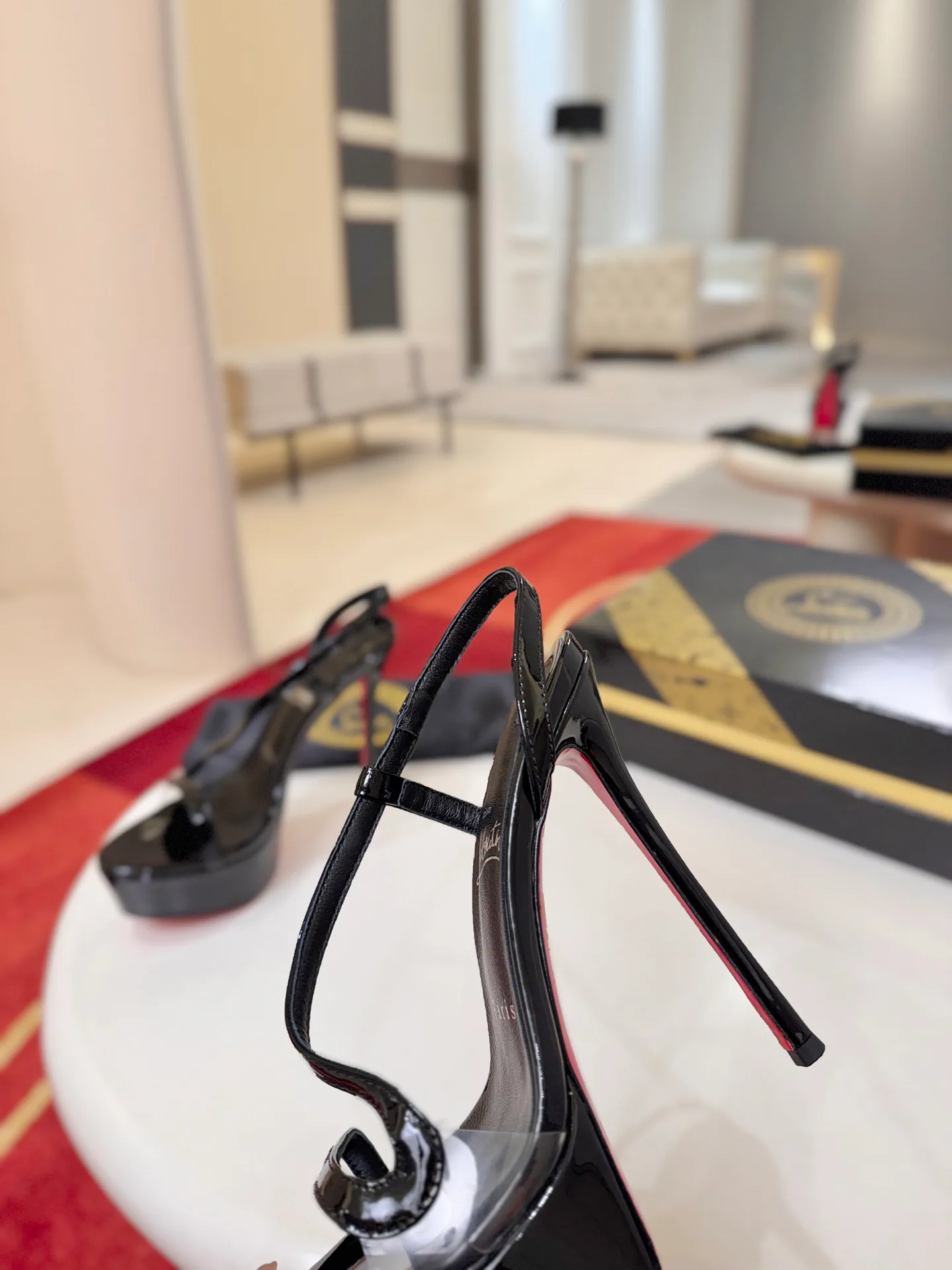 Босоножки Женские Christian Louboutin 19581792