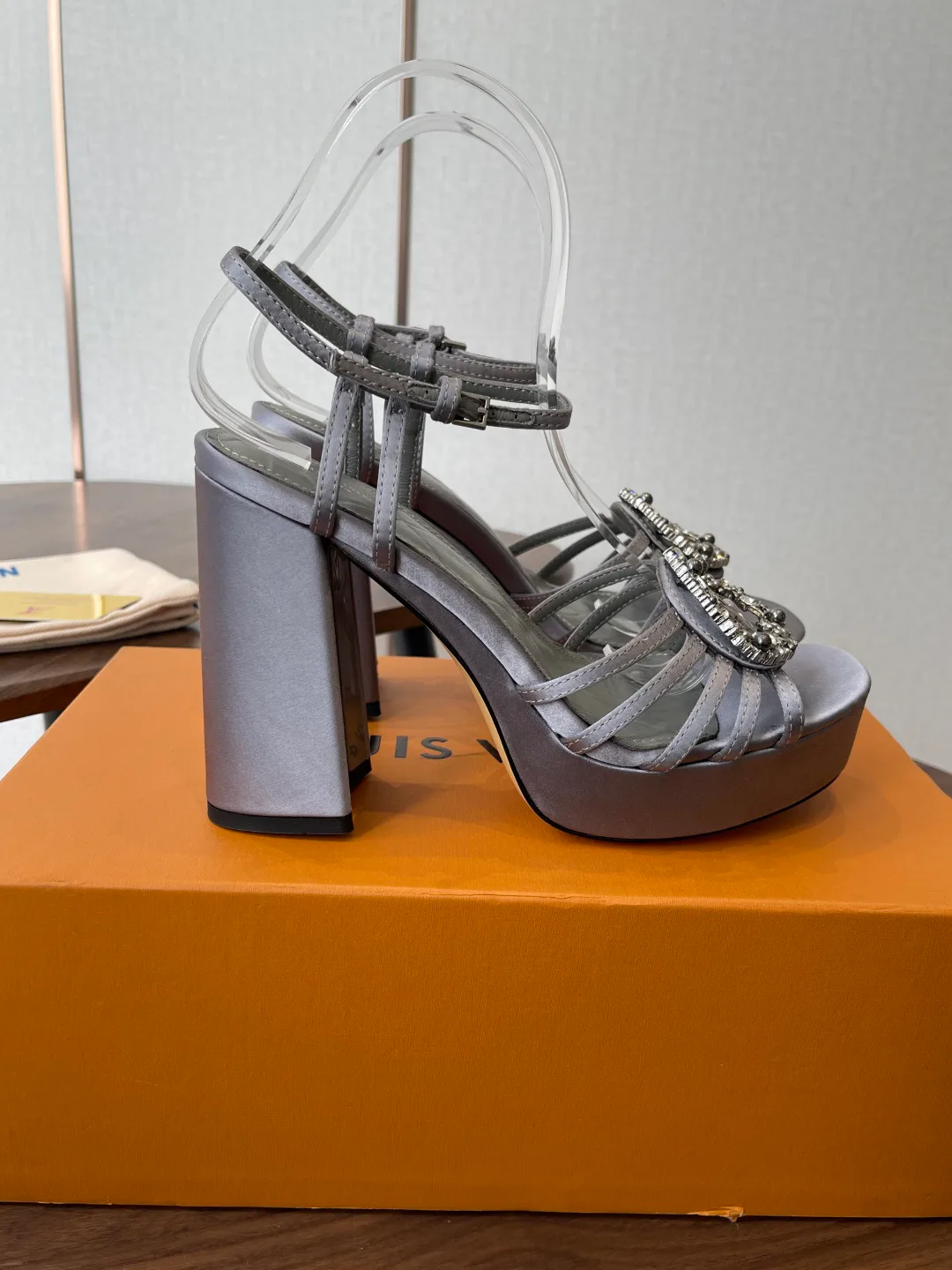 Босоножки Женские Louis Vuitton 11427937