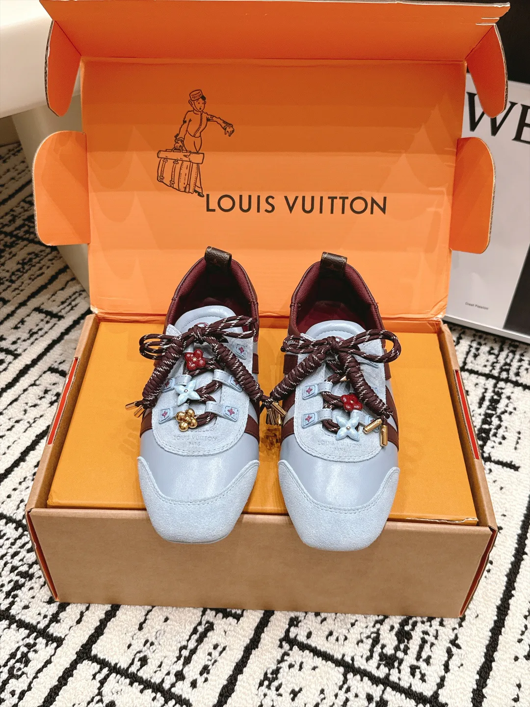 Кроссовки Женские Louis Vuitton 17978321