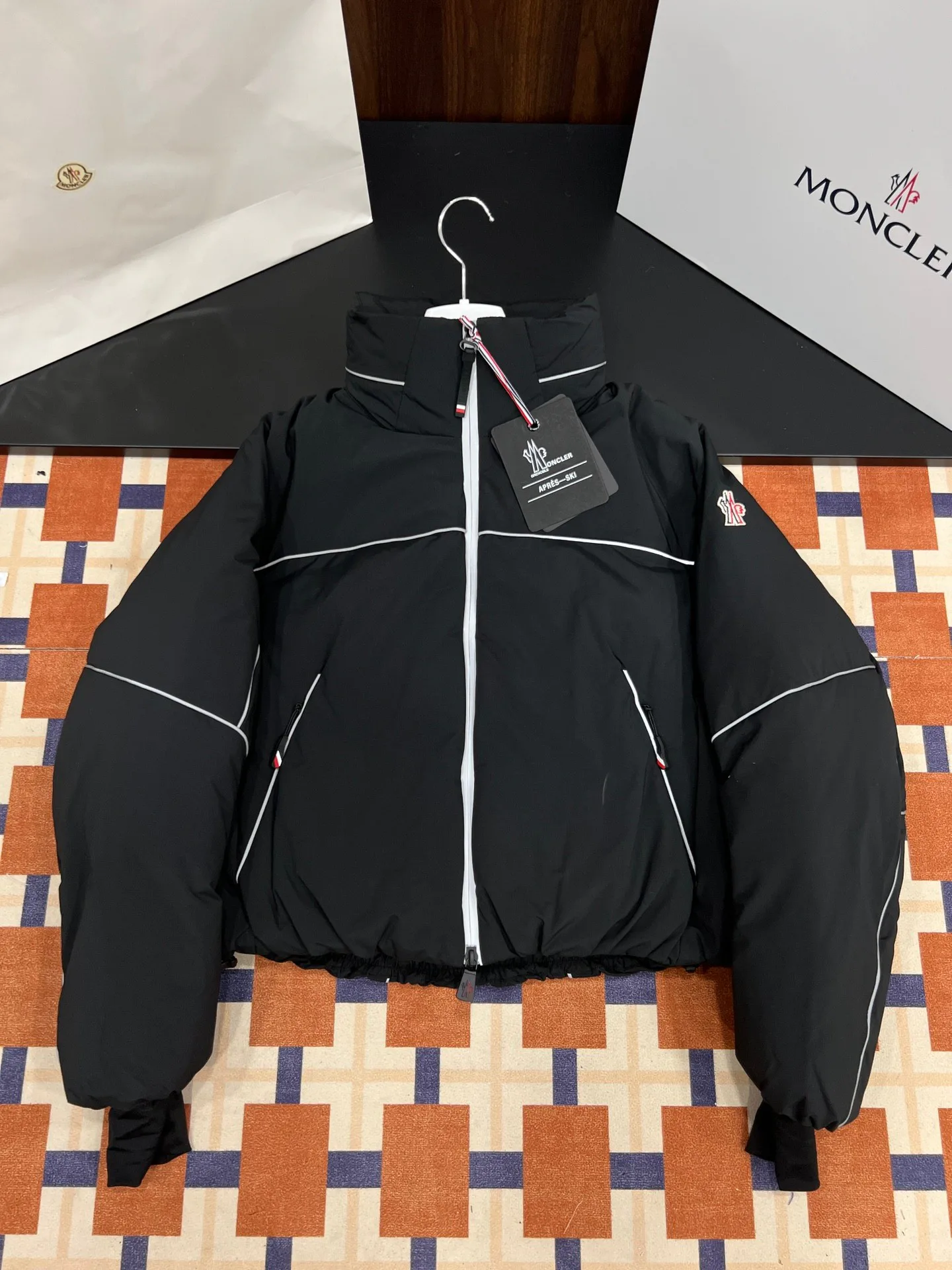 Куртки И Пуховики Женские Moncler 17888374