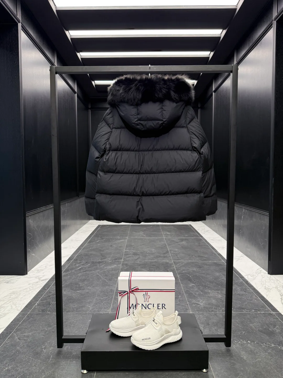 Куртки И Пуховики Женские Moncler 18510381