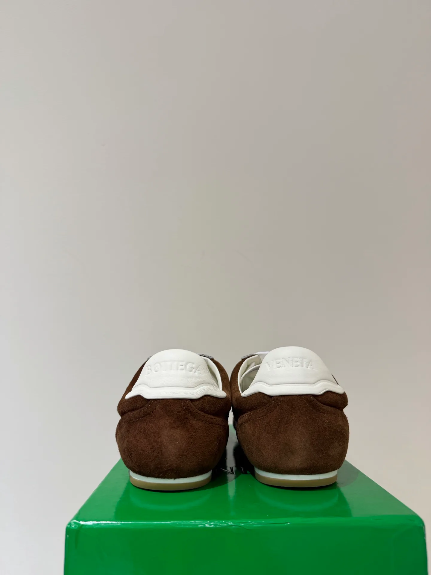 Кроссовки Женские Bottega Veneta 18594499