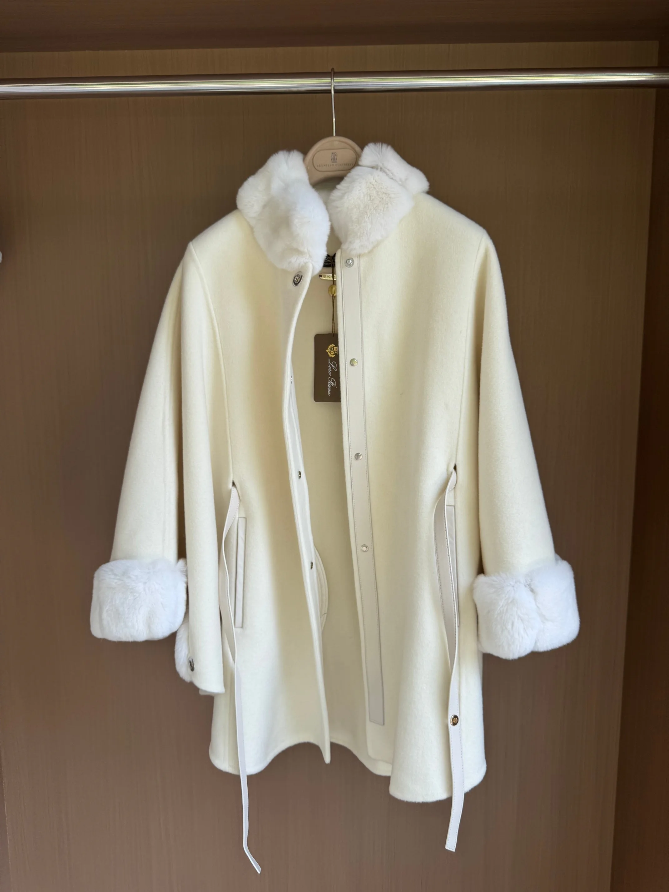 Пальто Женские Loro Piana 17958832