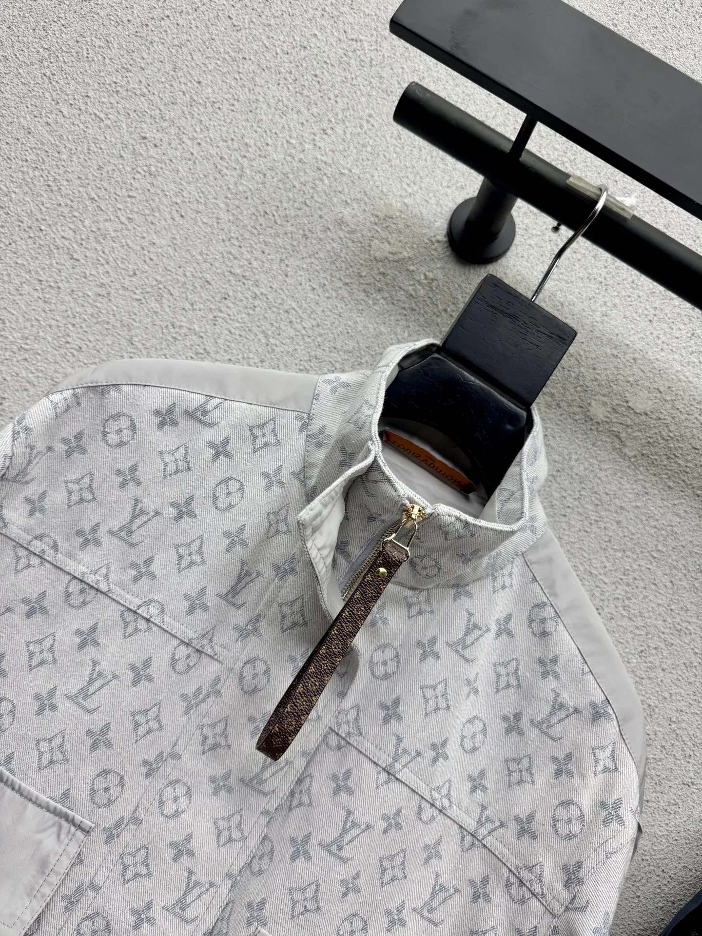 Куртки И Пуховики Женские Louis Vuitton 18327884