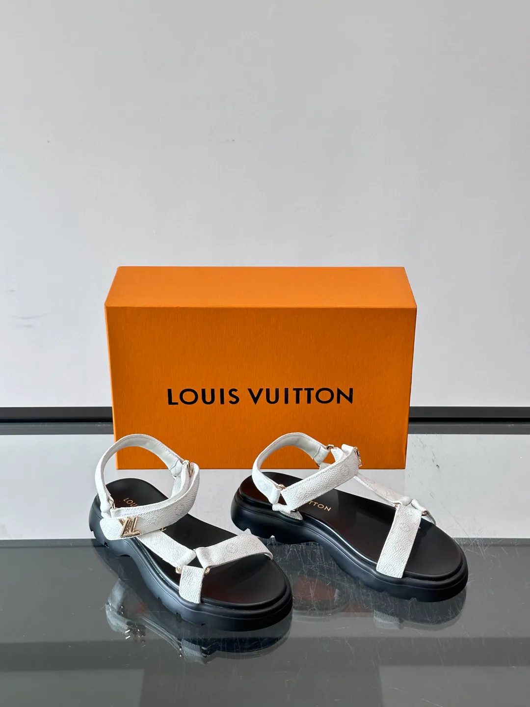 Босоножки Женские Louis Vuitton 17536538