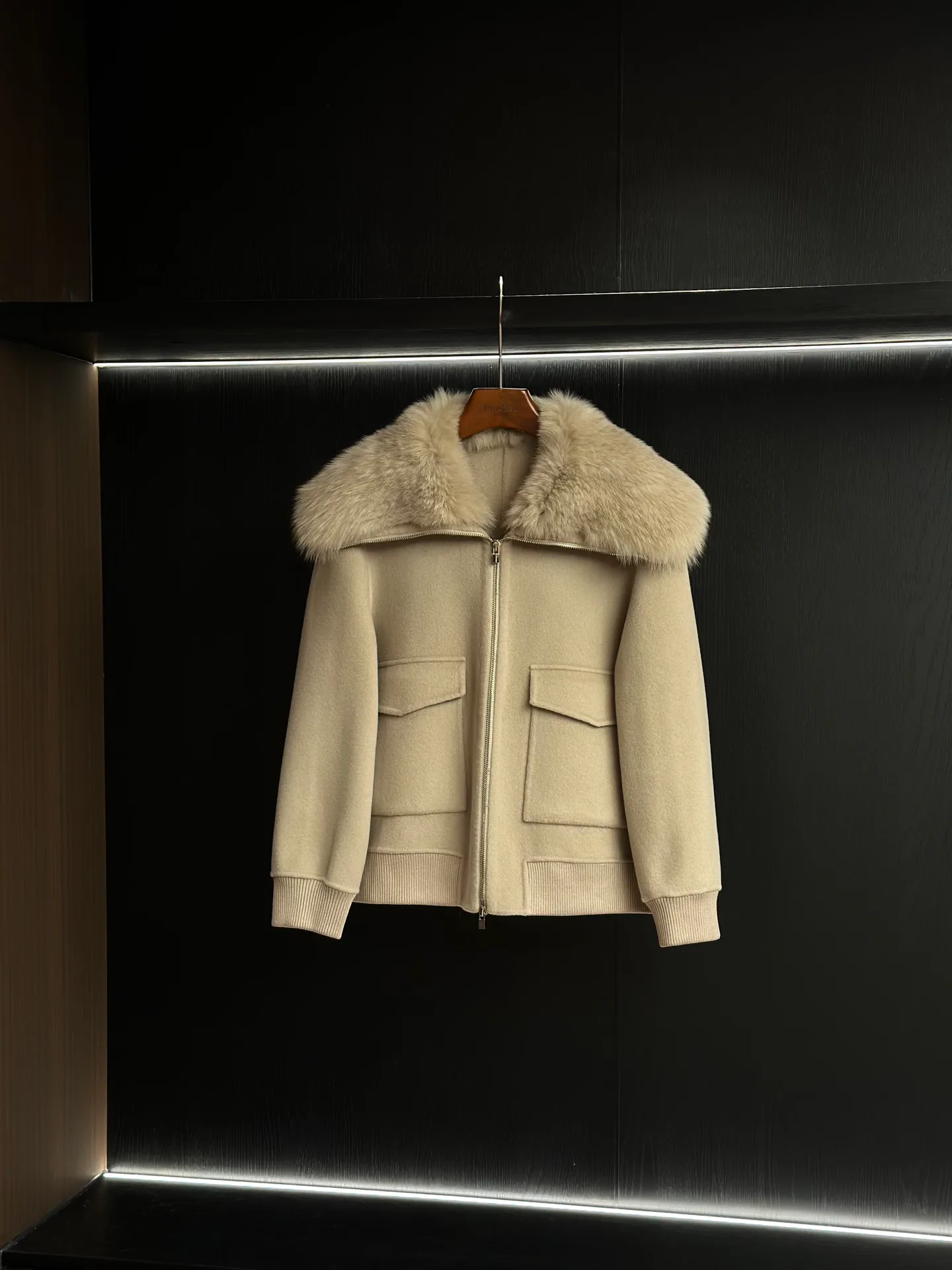 Куртки И Пуховики Женские Loro Piana 19438561
