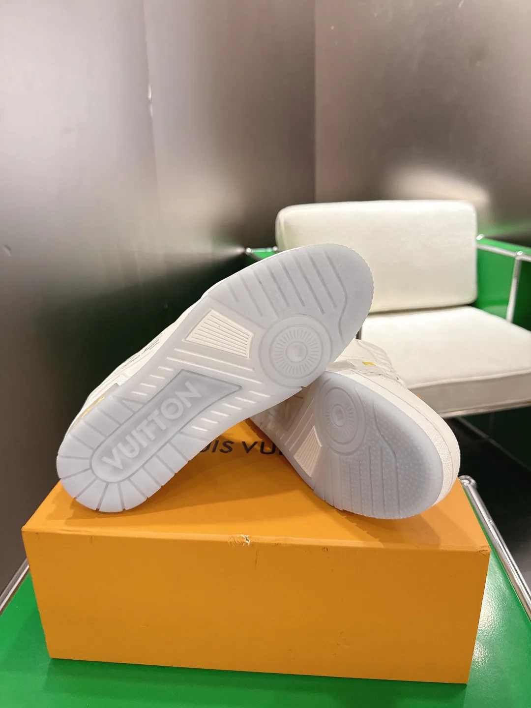 Кроссовки Женские Louis Vuitton 13152717