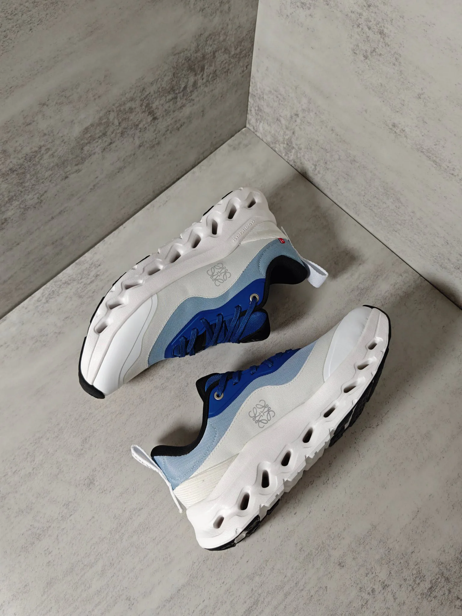 Кроссовки Женские Loewe 108300