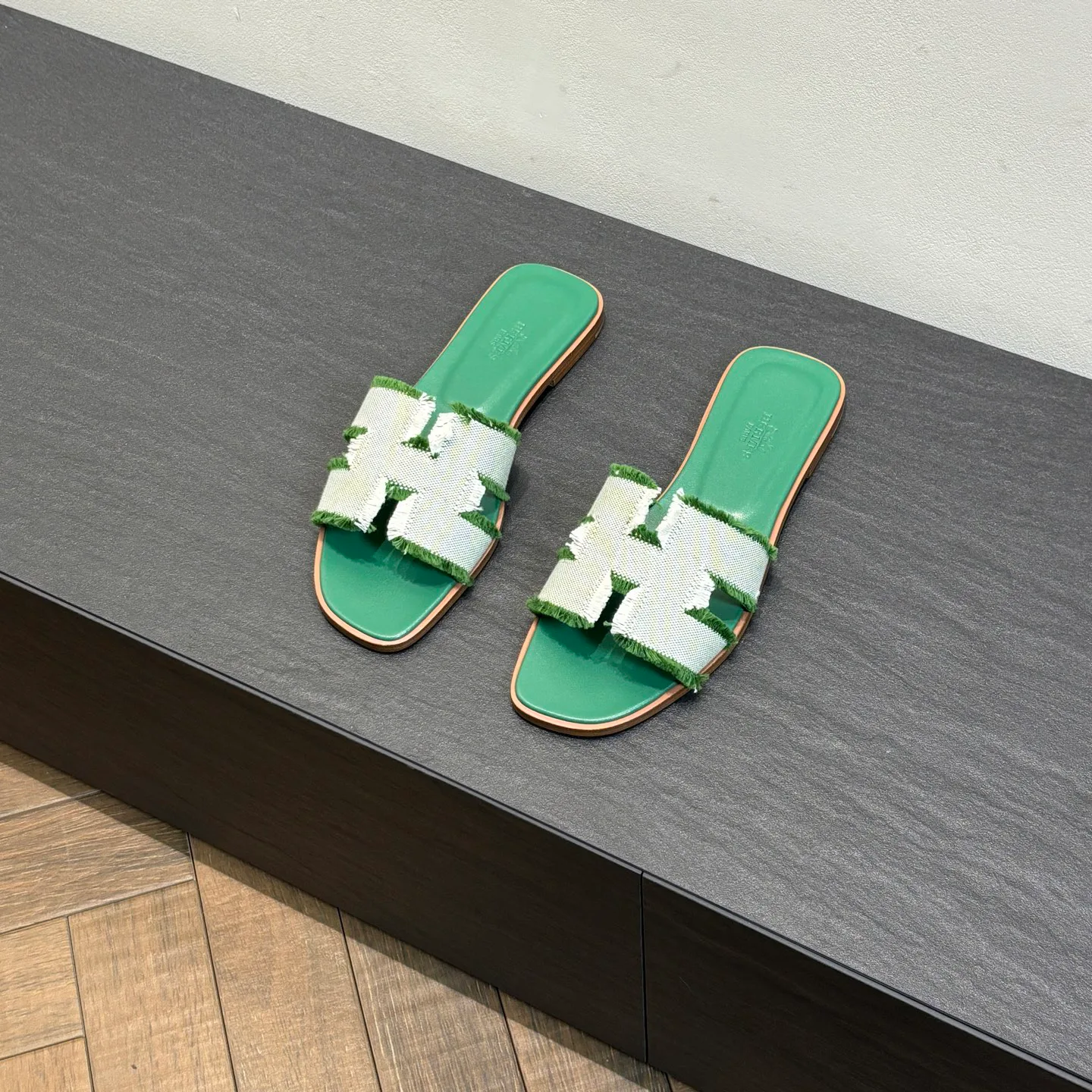 Шлепанцы Женские Hermes 1823105