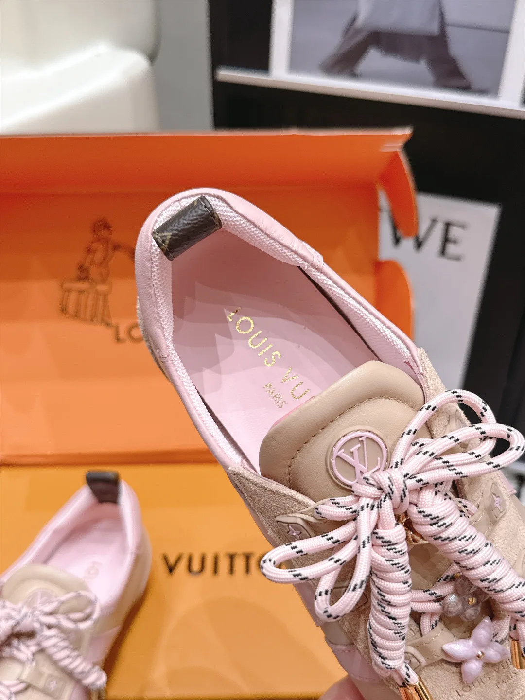 Кроссовки Женские Louis Vuitton 17978325