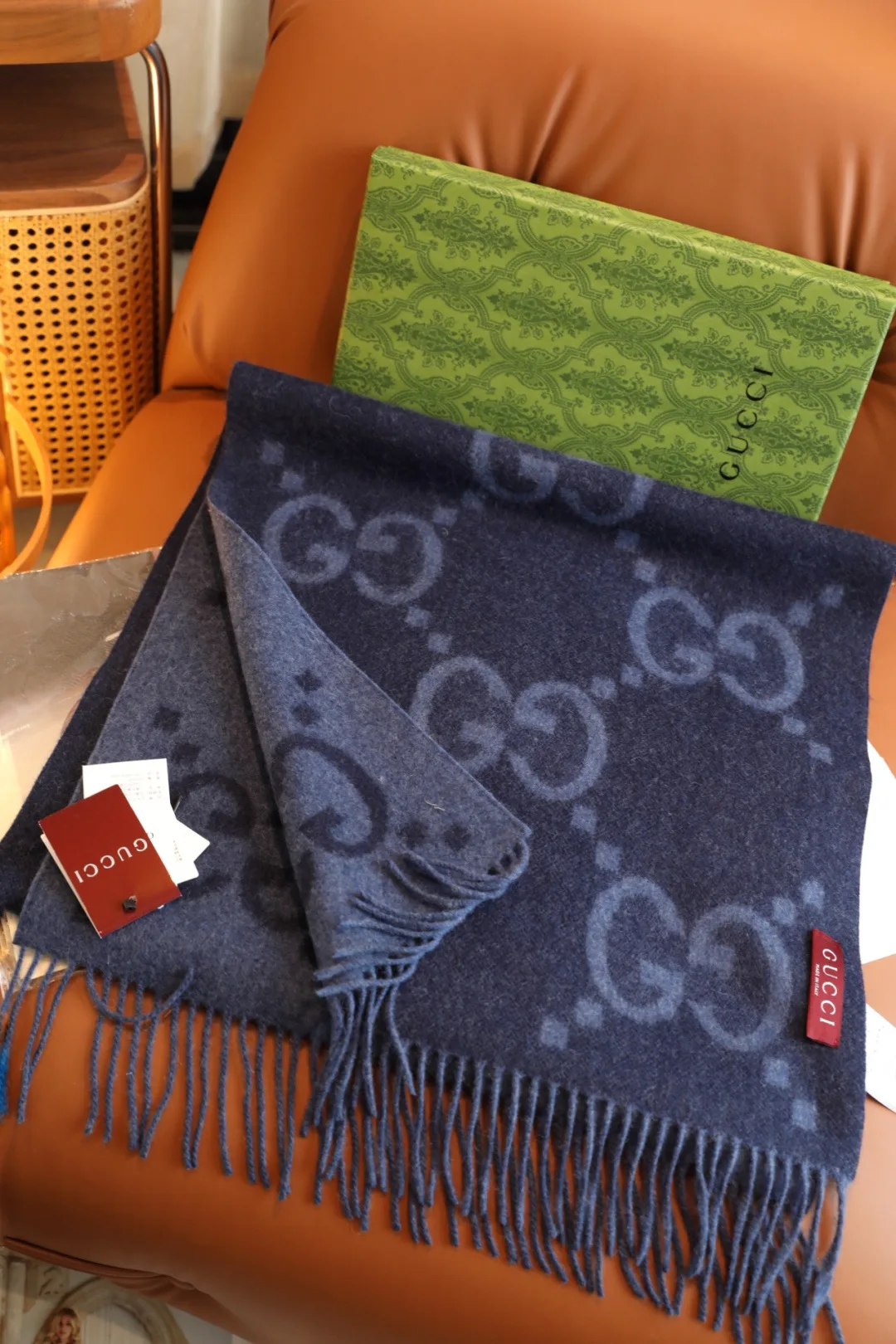 Шарфы Gucci 18265972