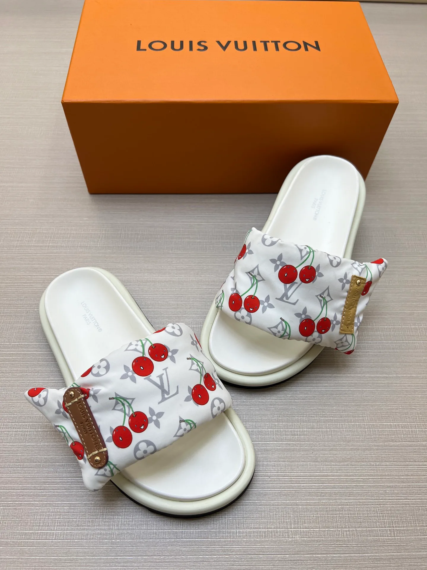 Шлепанцы Женские Louis Vuitton 9801562