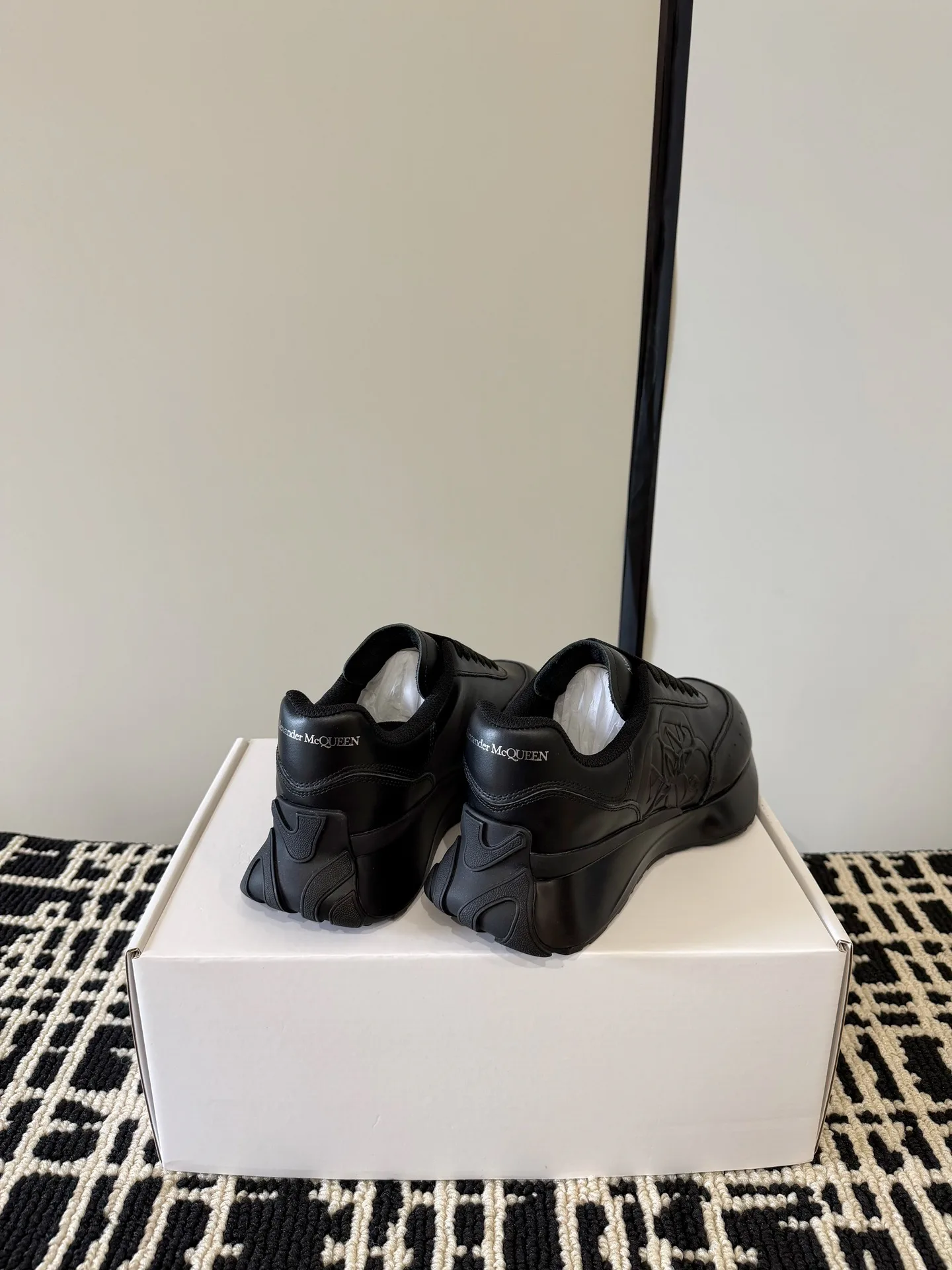 Кроссовки Женские Alexander Mcqueen 13343933