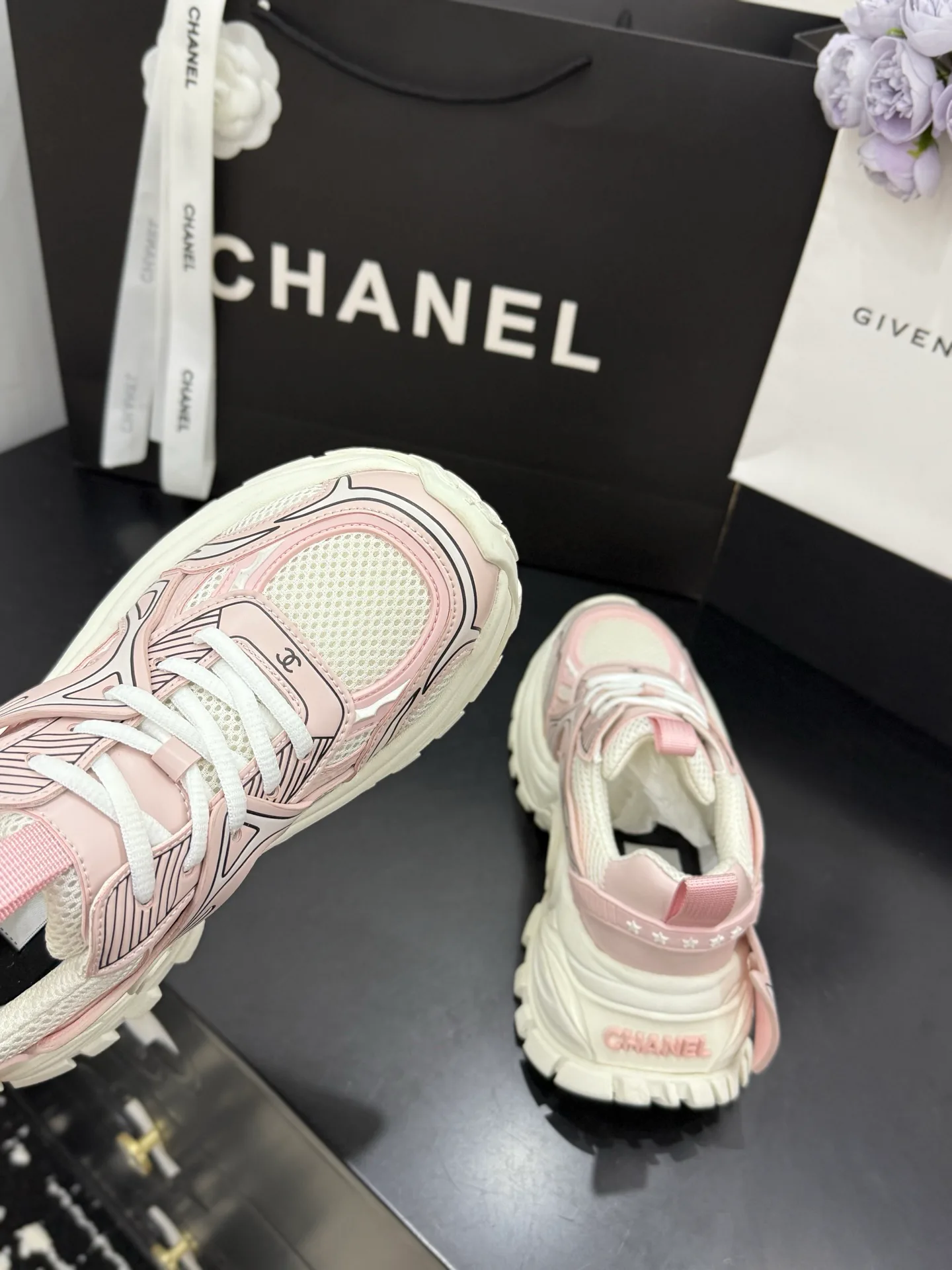 Кроссовки Женские Chanel 10653190