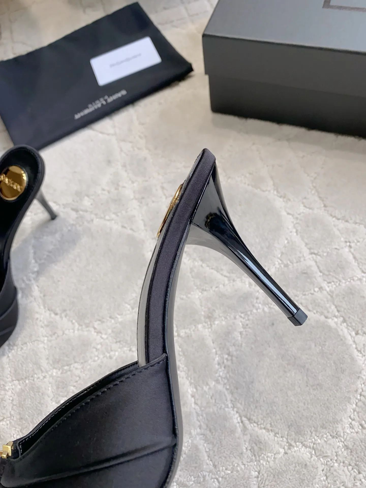 Босоножки Женские Saint Laurent 13332013