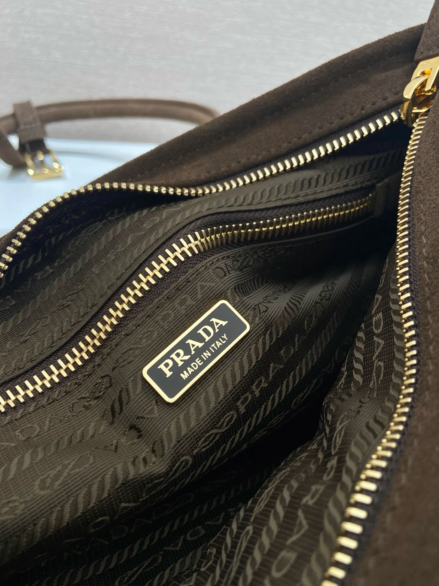Классические Сумки Женские Prada 18237651