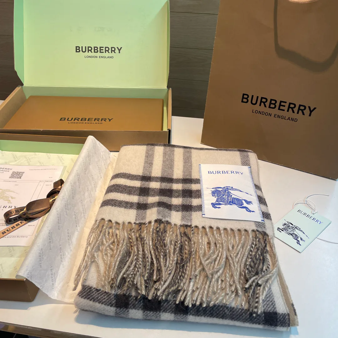 Шарфы Burberry 18449888