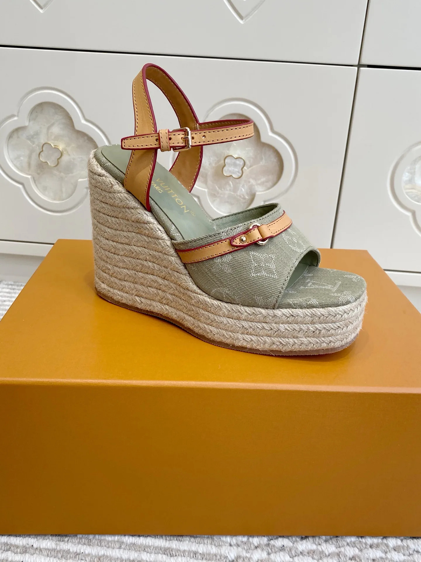 Босоножки Женские Louis Vuitton 13185478