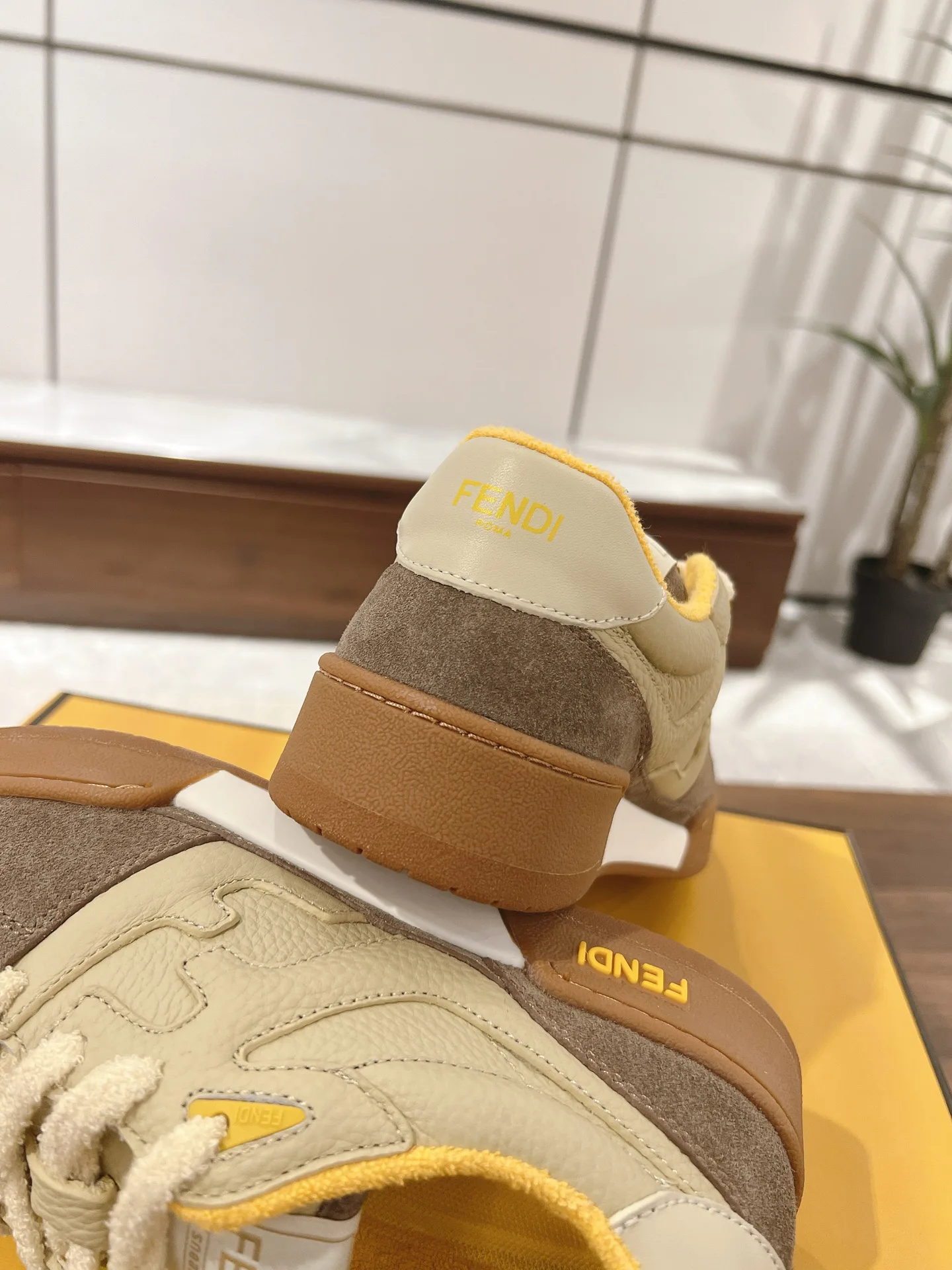 Кроссовки Женские Fendi 18219593