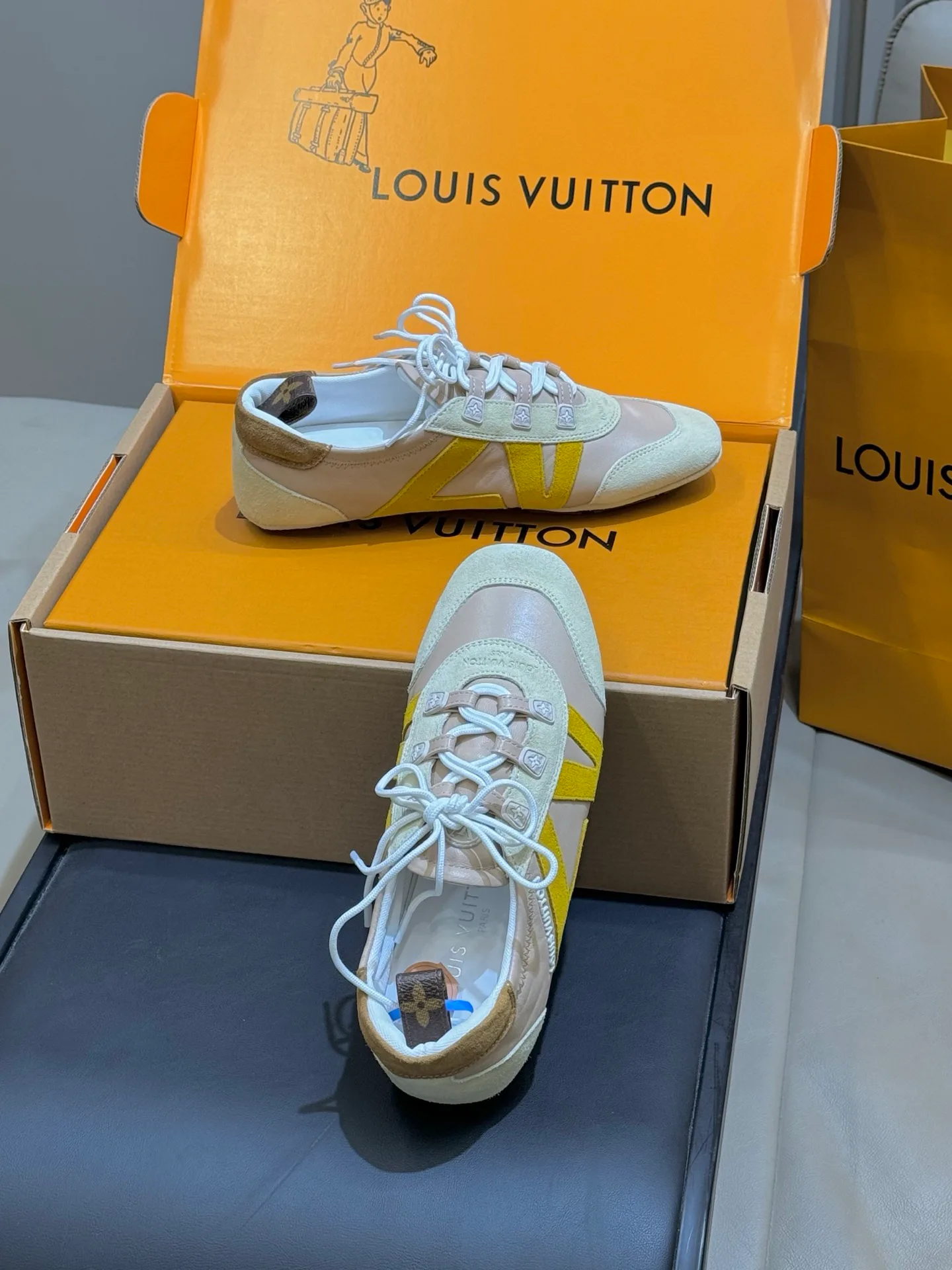 Кроссовки Женские Louis Vuitton 1280025